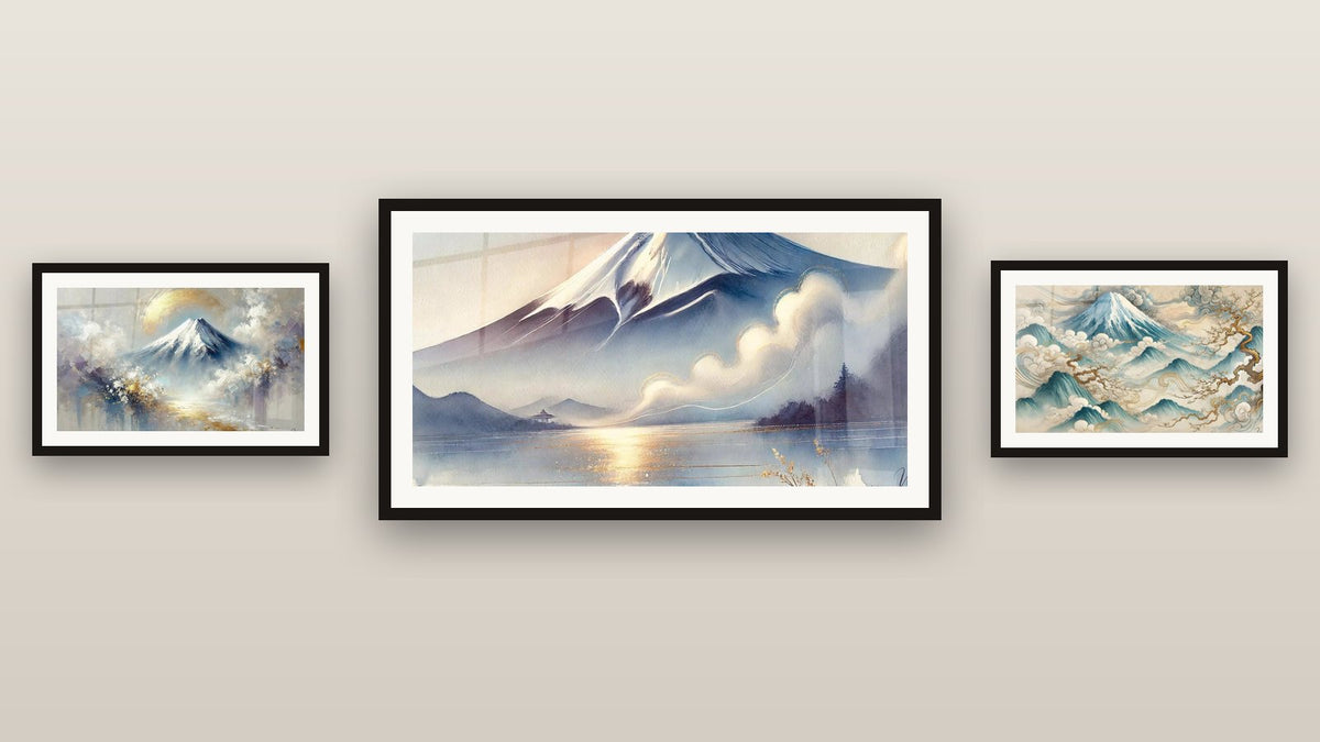Mur de galerie avec trois tableaux encadrés : Éveil du Mont Sacré, Au-Delà des Nuages et L'Âme de la Montagne