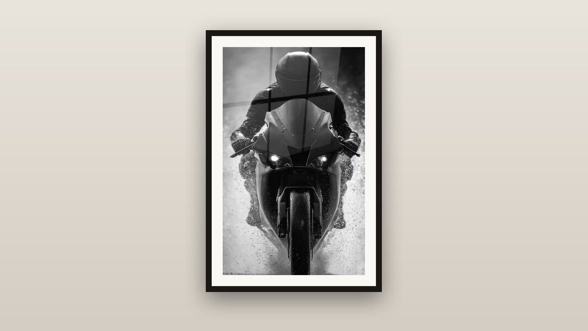 Obraz w ramie na ścianie: Motocyklisty Sportowego
