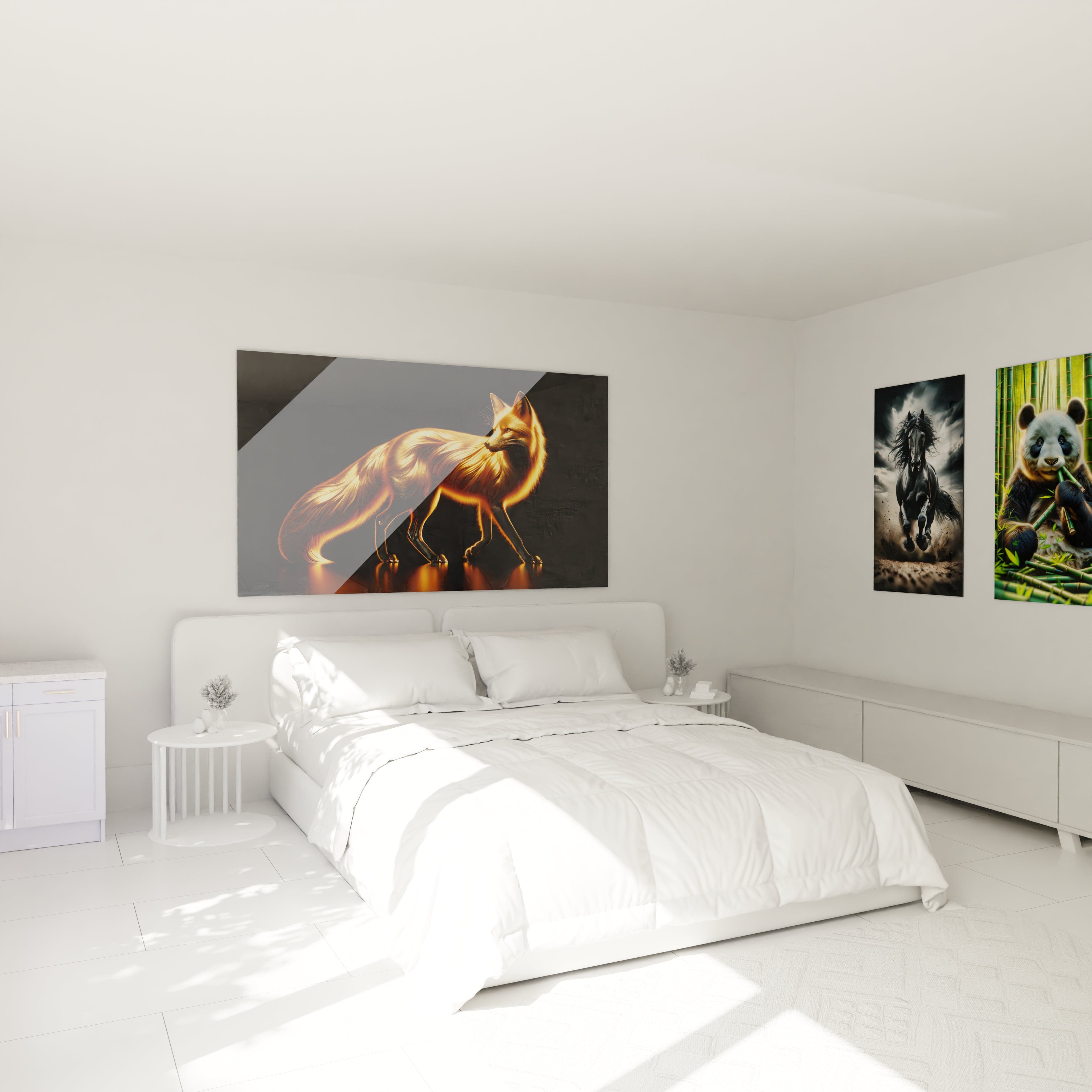 Accroché au mur de la chambre, le tableau renard projette une aura chaleureuse avec ses reflets dorés sur fond sombre, apportant sérénité et mystère dans l'espace au-dessus du lit.

