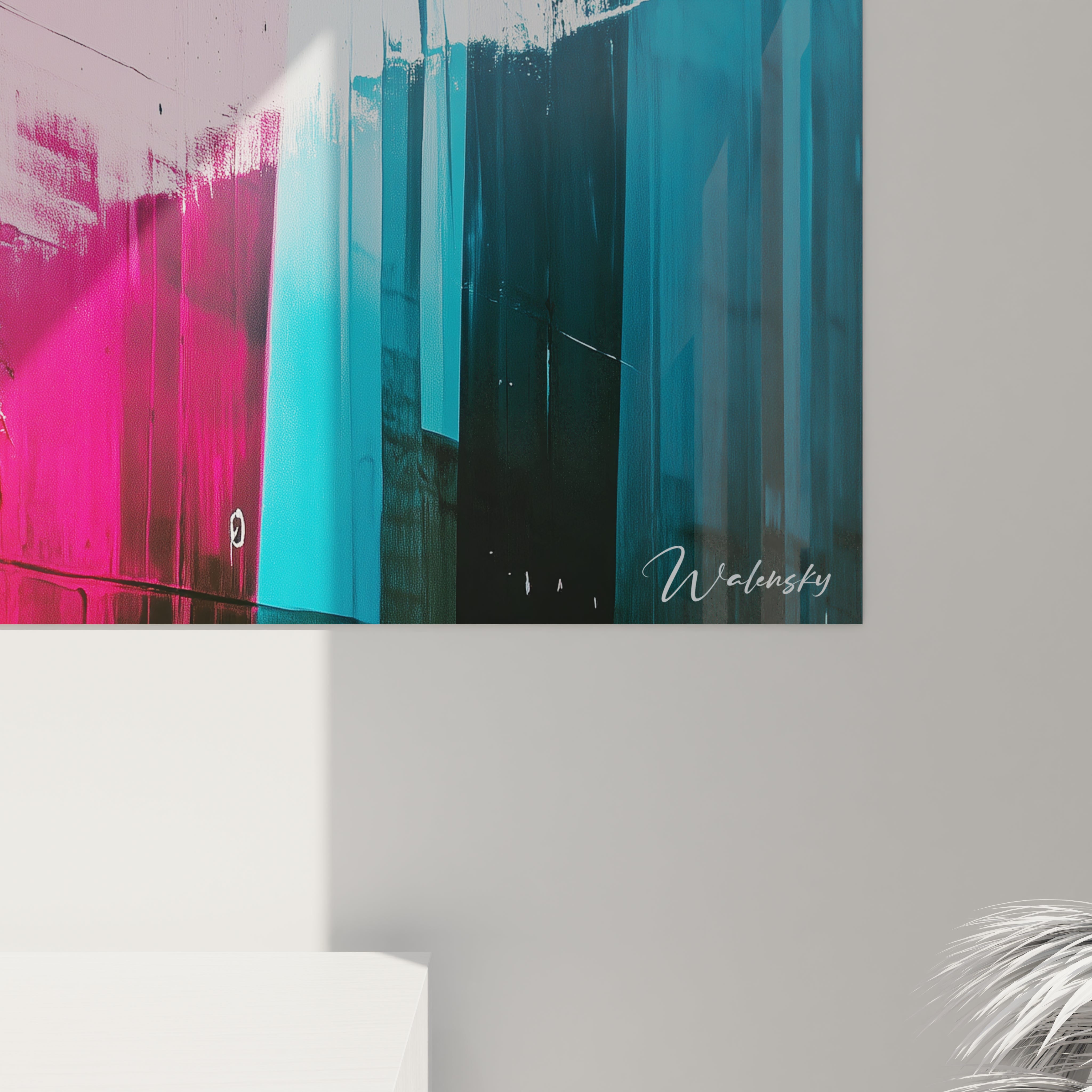 Tableau contemporain panoramique présentant une succession de zones chromatiques - rouge vif, jaune doré, rose fuchsia et bleu - appliquées en larges bandes horizontales avec des effets de superposition qui génèrent profondeur et mouvement visuel.
