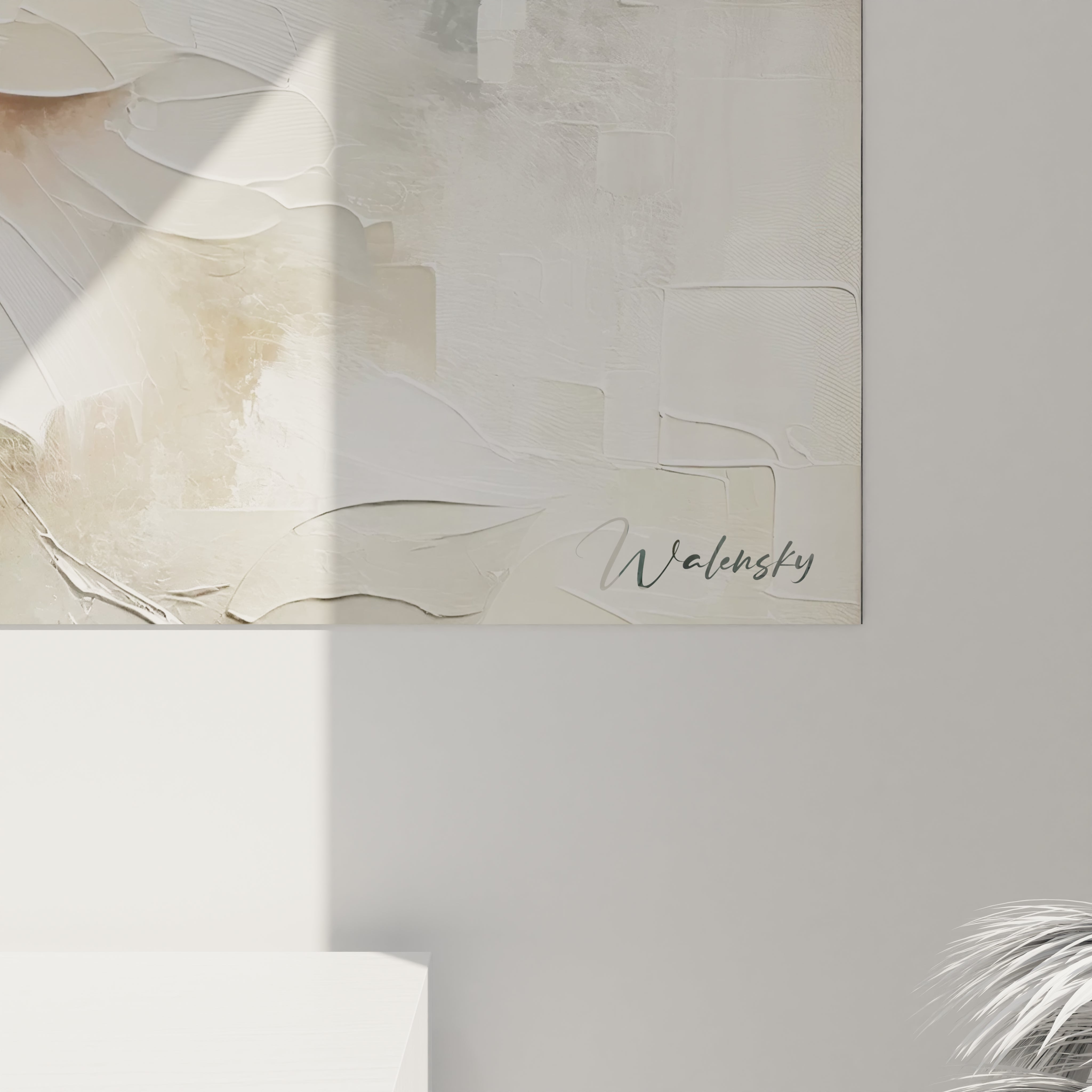 Zoom sur les détails du tableau 'Éclat de Pureté'. Pétales sculptés et nuances délicates de blanc, crème, et beige pour une profondeur artistique unique."
