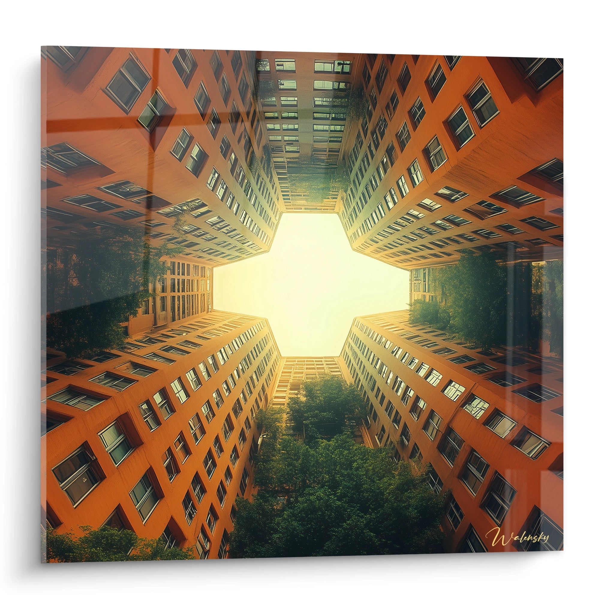 Un tableau artistique représentant une vue en contre-plongée d'immeubles orange formant une étoile autour d'un centre lumineux, avec des fenêtres reflétant la lumière et de la végétation urbaine intégrée entre les façades.
