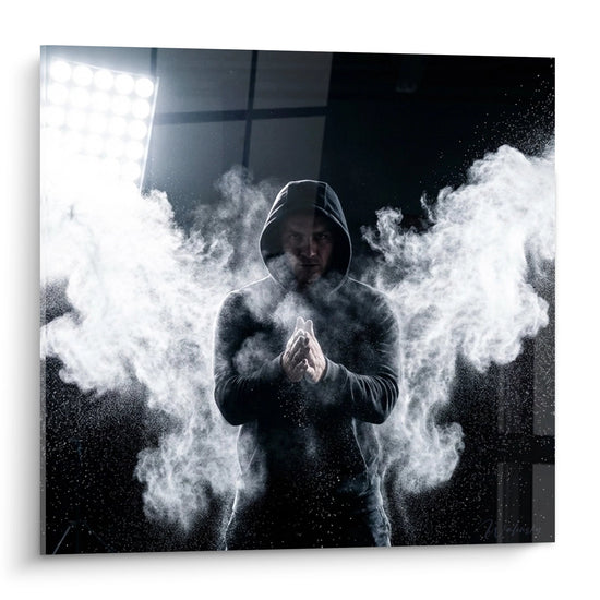 Tableau crossfit athlète encapuchonné entouré explosion poudre blanche motivation sport