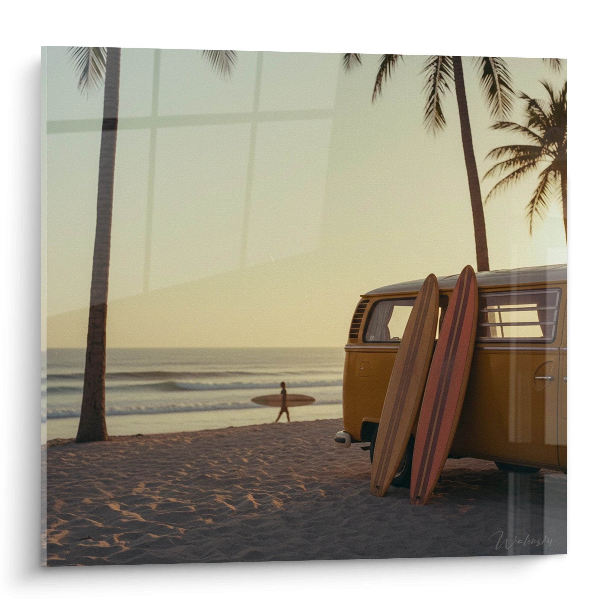Tableau van surf vintage orange avec planches sur plage au coucher de soleil entre palmiers - Edition Surf