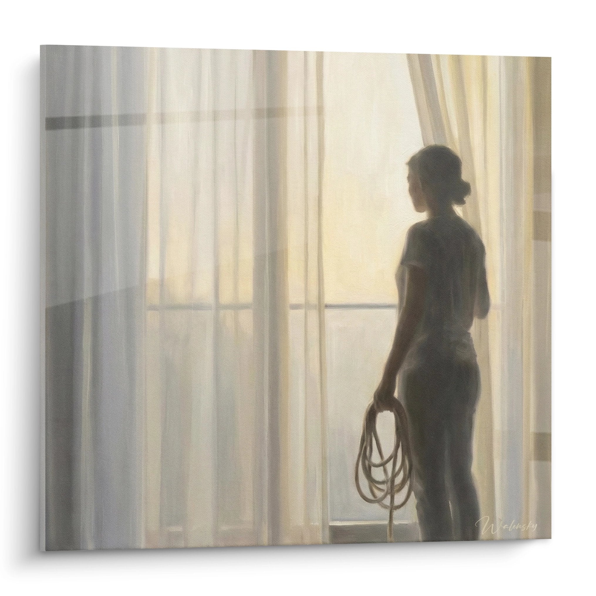 Tableau représentant une silhouette de femme tenant une corde à sauter devant une fenêtre aux rideaux dorés