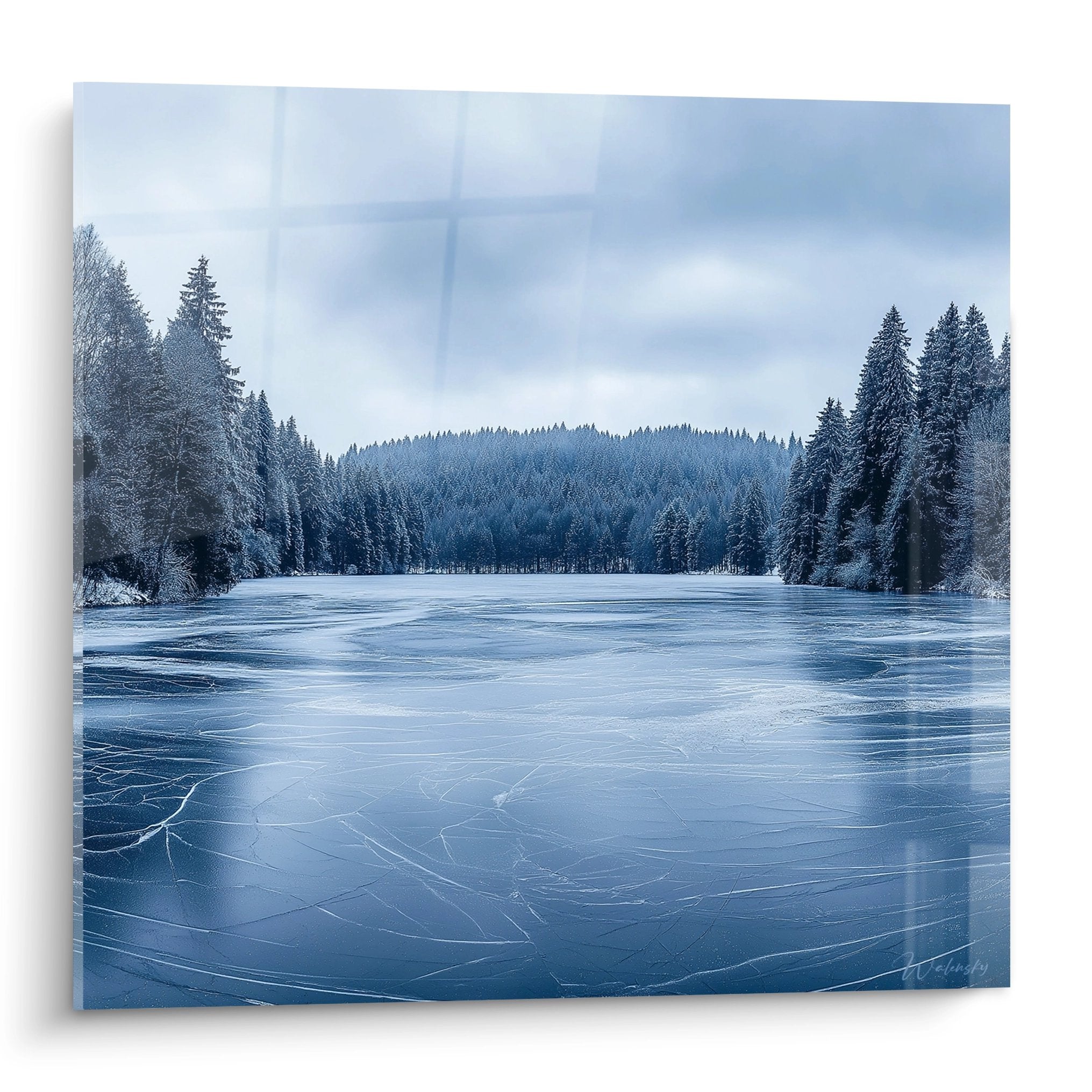 Tableau lac gelé des Vosges avec sapins enneigés et reflets sur glace, paysage hiver montagne bleu
