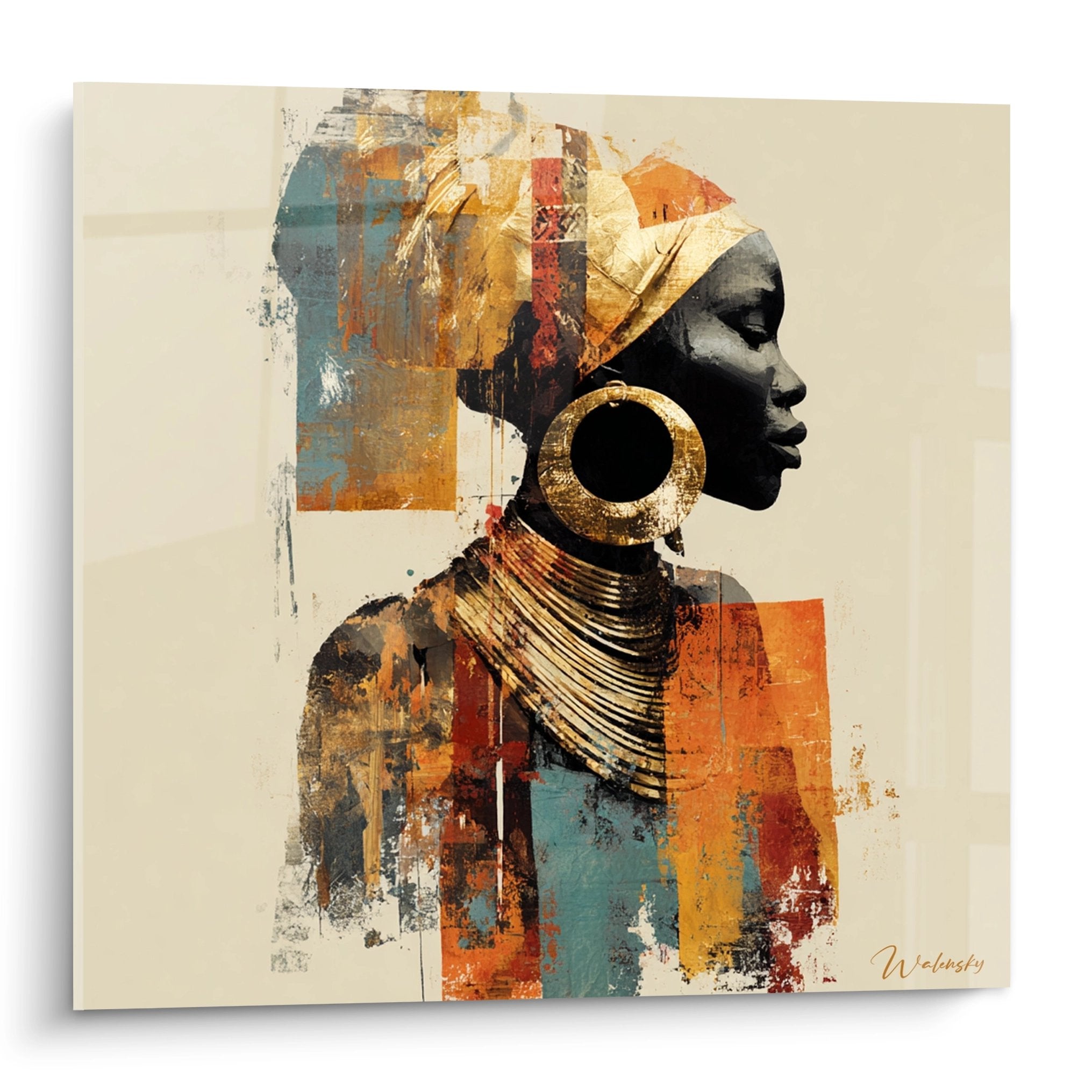 Ritratto artistico di una donna africana di profilo con gioielli dorati su sfondo astratto colorato arancione e blu