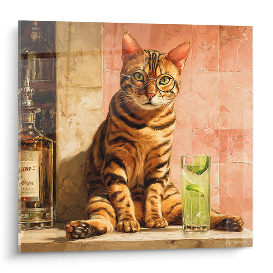 Tableau chat Toyger orange portant lunettes assis devant bar vintage avec bouteilles et verre cocktail vert