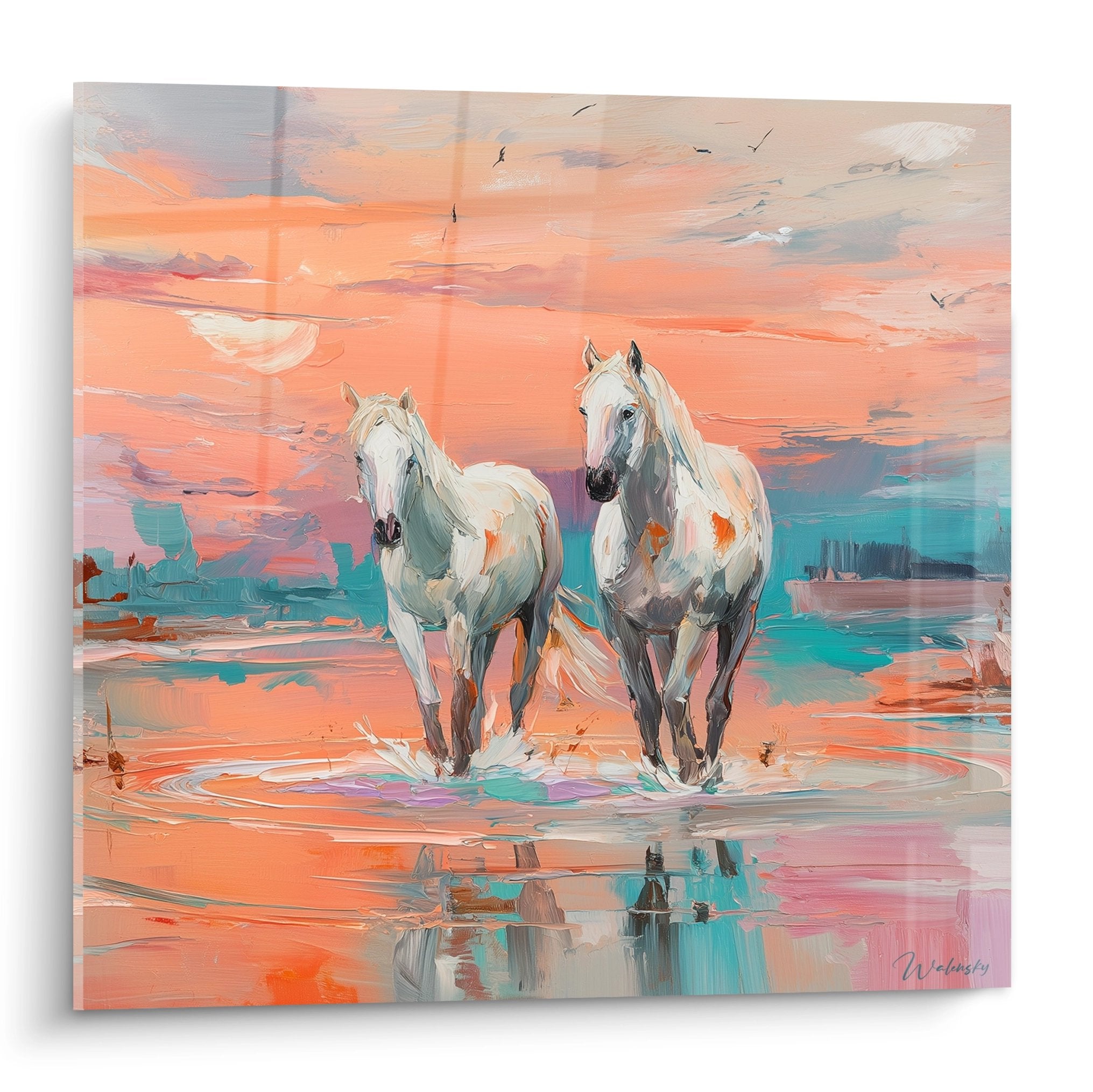 Tableau moderne de deux chevaux blancs de Camargue dans l'eau avec reflets colorés orange et turquoise