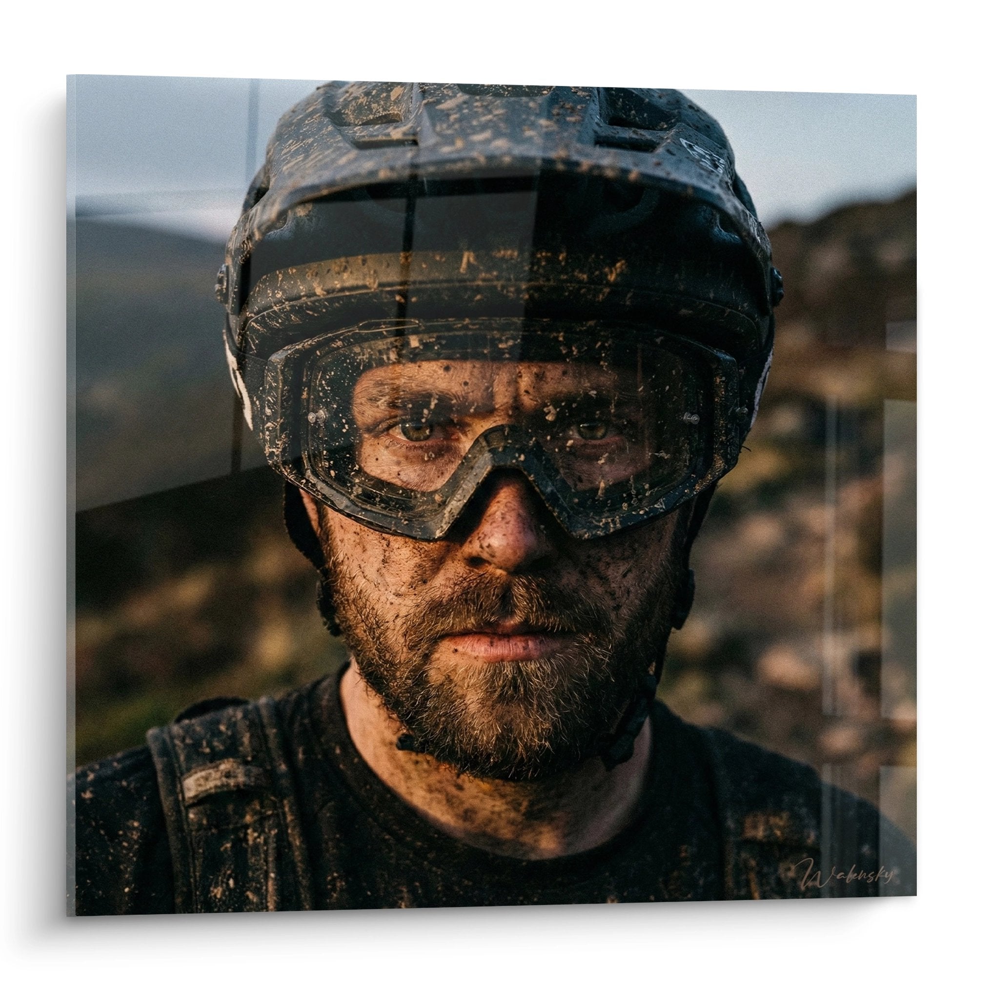 Portrait tableau vététiste casque lunettes visage sale après effort intense VTT decoration murale cyclisme