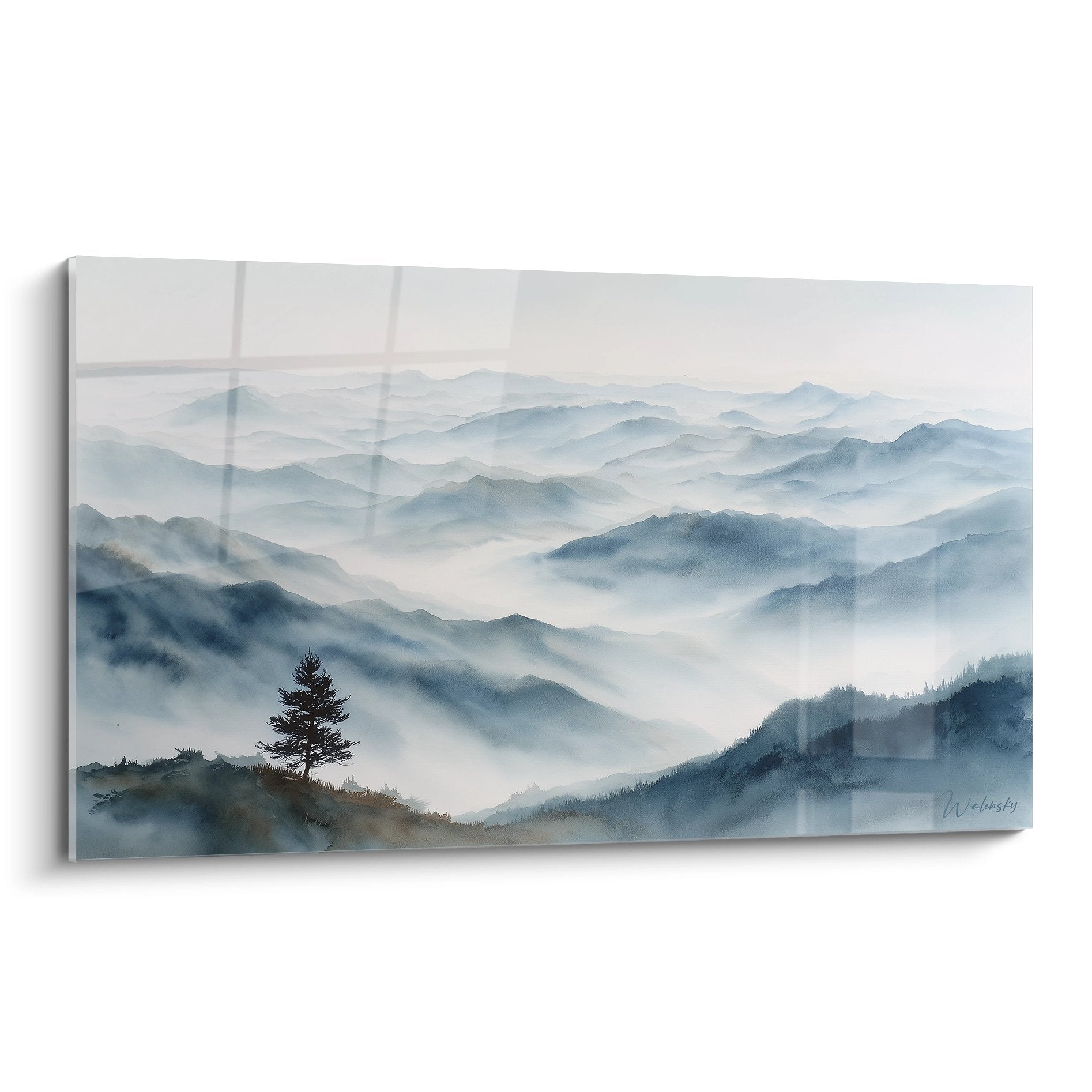 Tableau paysage montagneux avec brume matinale et arbre solitaire, tons bleus-gris apaisants