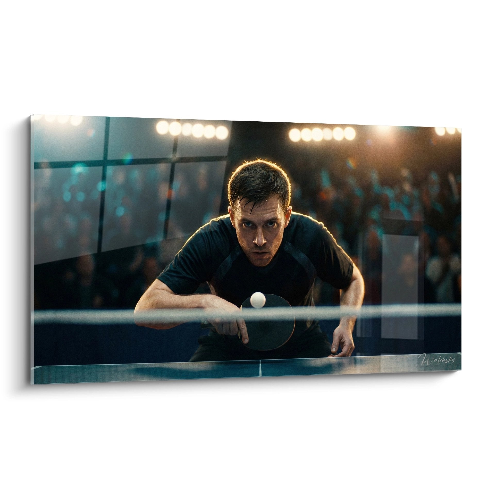 Tableau d'art mural montrant un joueur de ping pong concentre en action avec balle suspendue