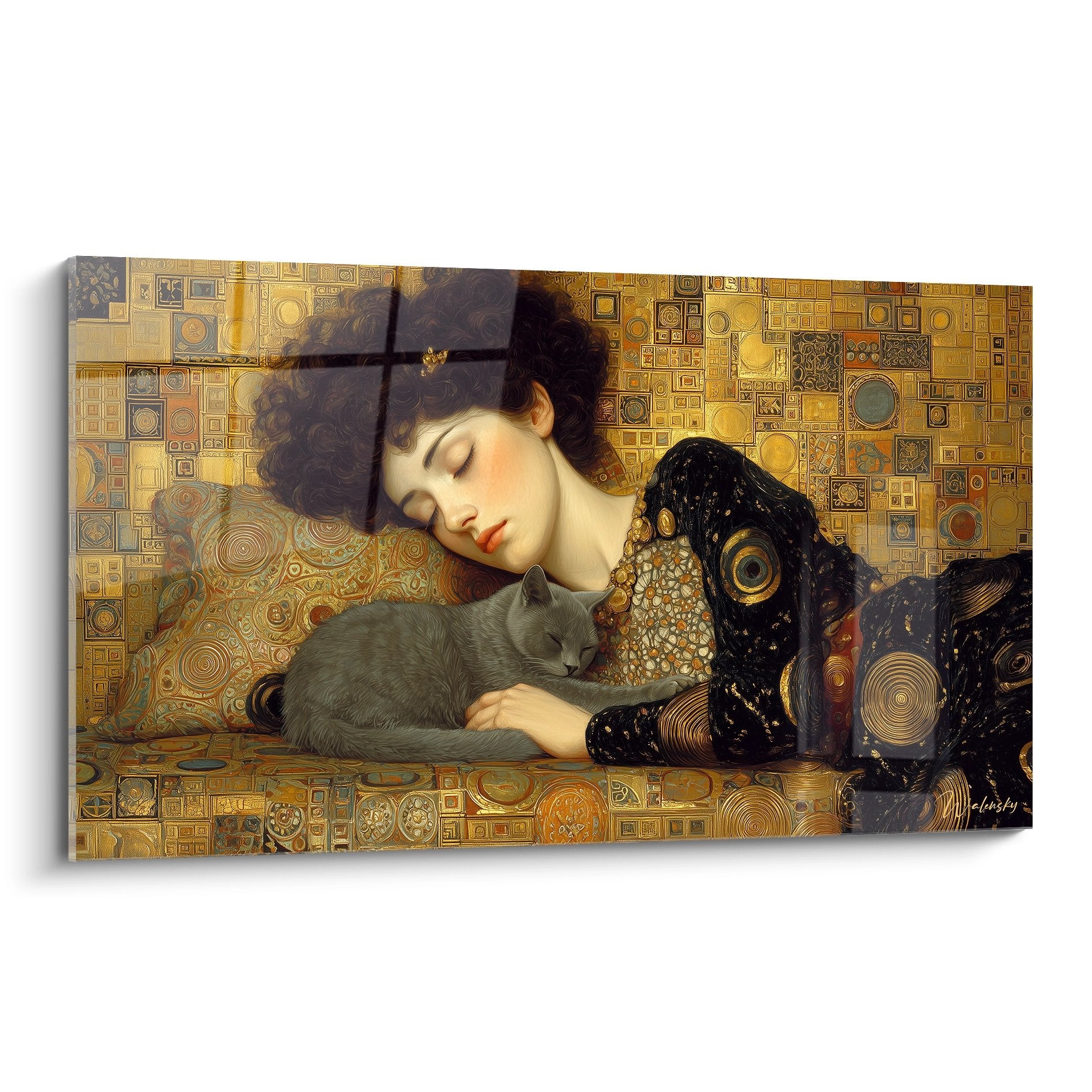 Tableau art deco femme endormie avec chat gris sur fond geometrique dore style Klimt decoration murale
