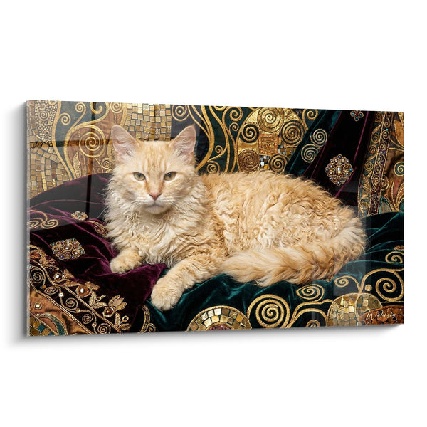 Schilderij Goudkleurige LaPerm Kat op Kostbare Stoffen - Oosterse Elegantie - Laperm katten editie
