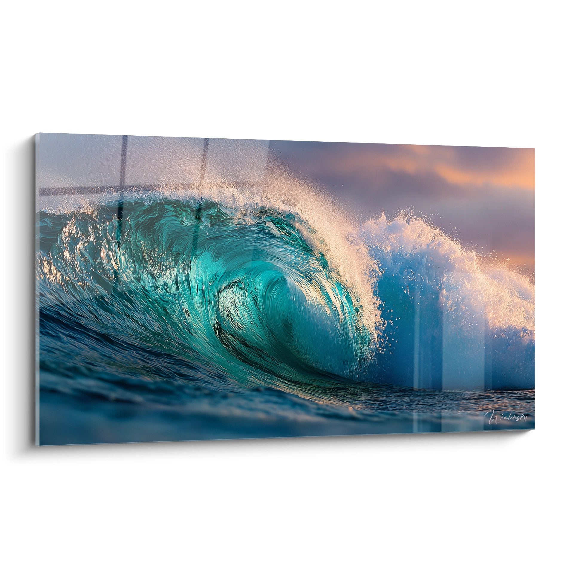 Tableau vague déferlante turquoise avec embruns blancs et lumière dorée - art mural surf océan