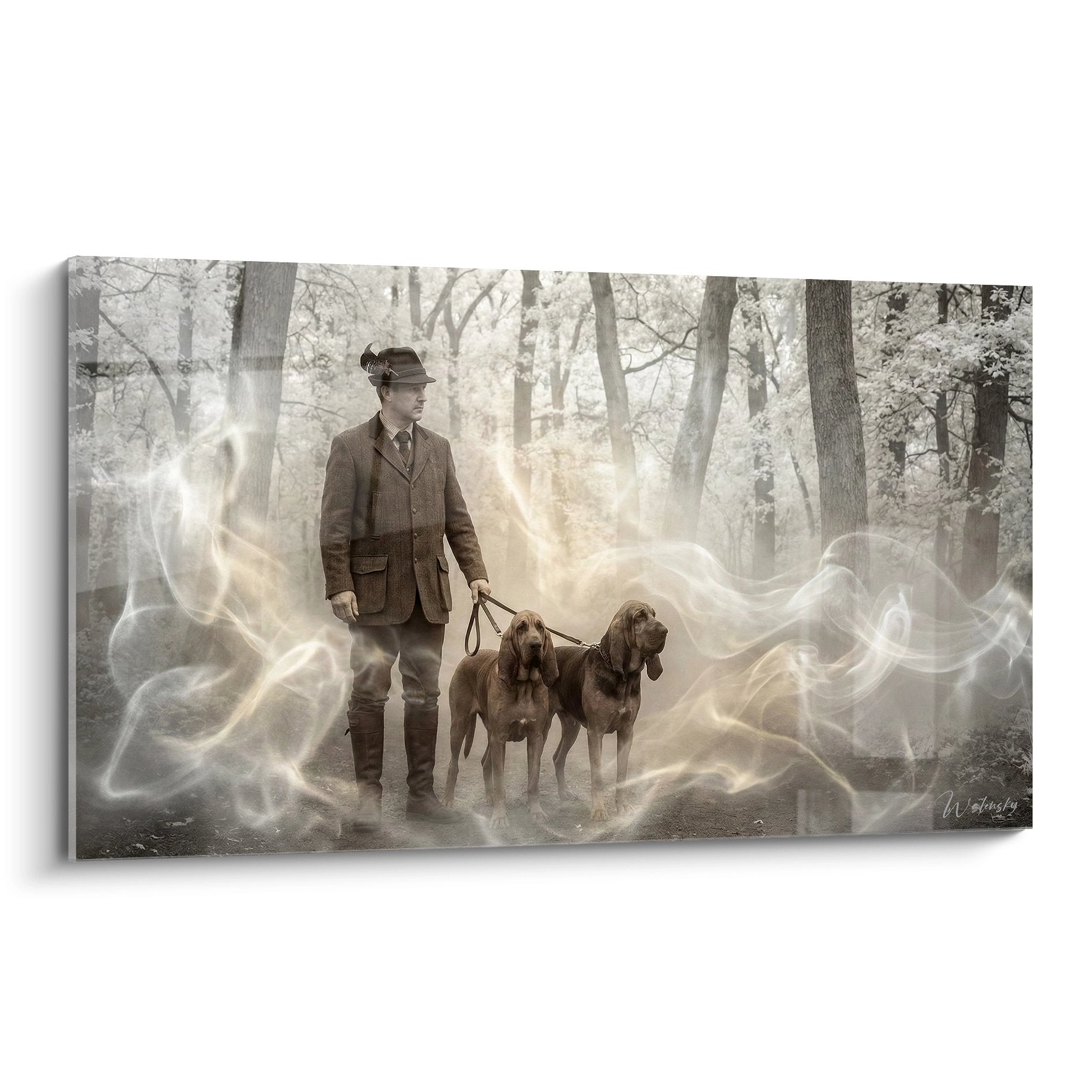 Tableau chasseur en costume traditionnel avec deux chiens de chasse dans forêt mystique avec volutes de fumée dorée