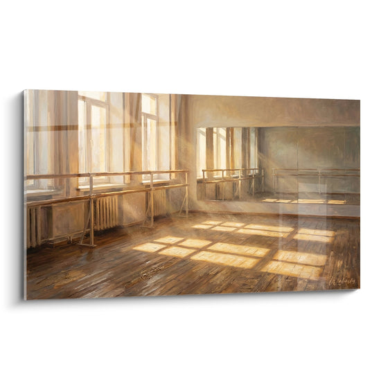 Tableau studio de danse vintage avec parquet bois et barres, baigné de lumière dorée filtrant par les fenêtres