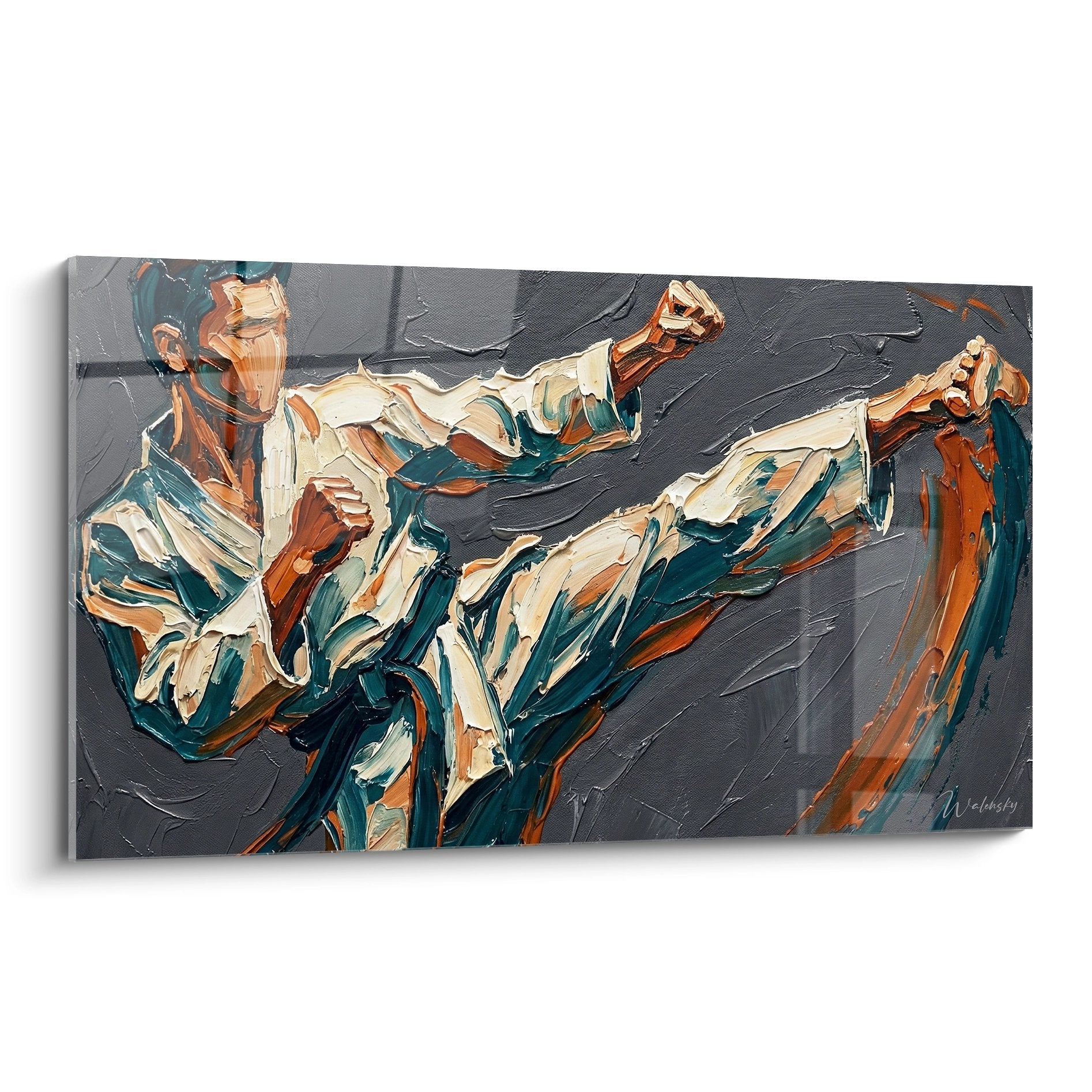 Tableau expressionniste d'un karateka en action avec coups de pinceau dynamiques sur fond gris