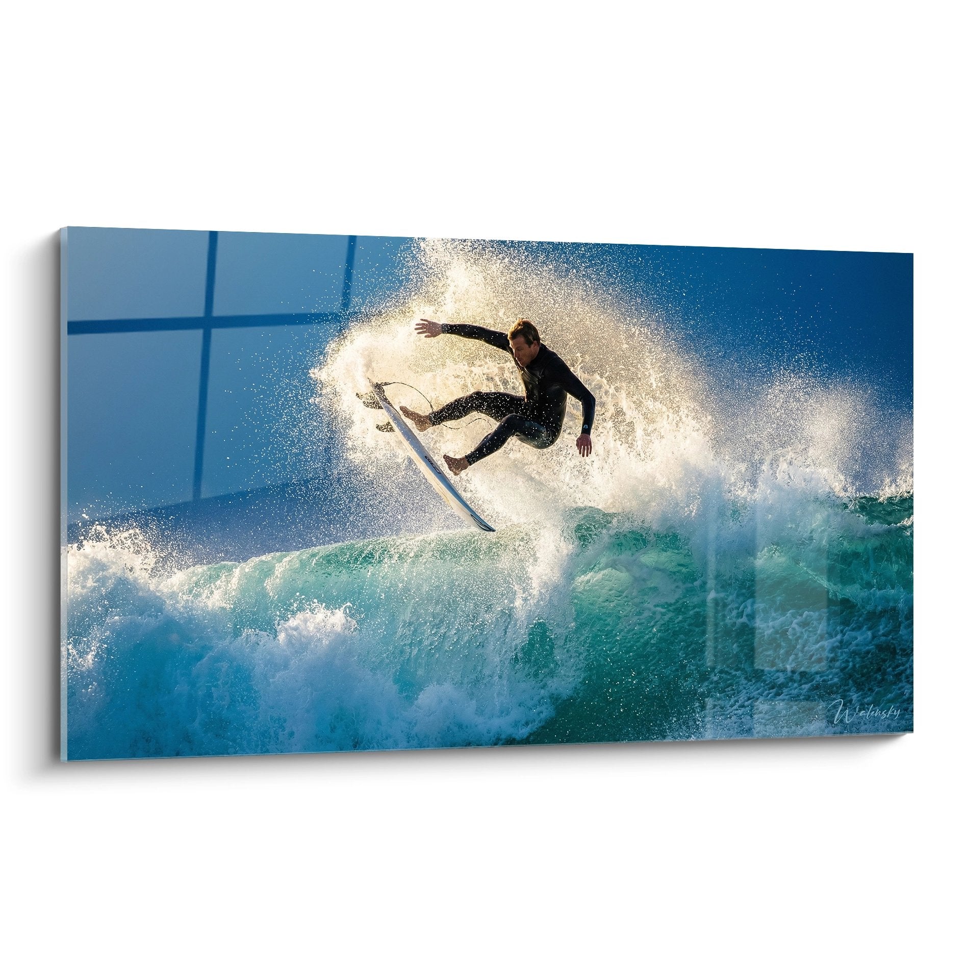 Tableau surfeur en vol au-dessus vague turquoise avec ecume blanche - art surf moderne