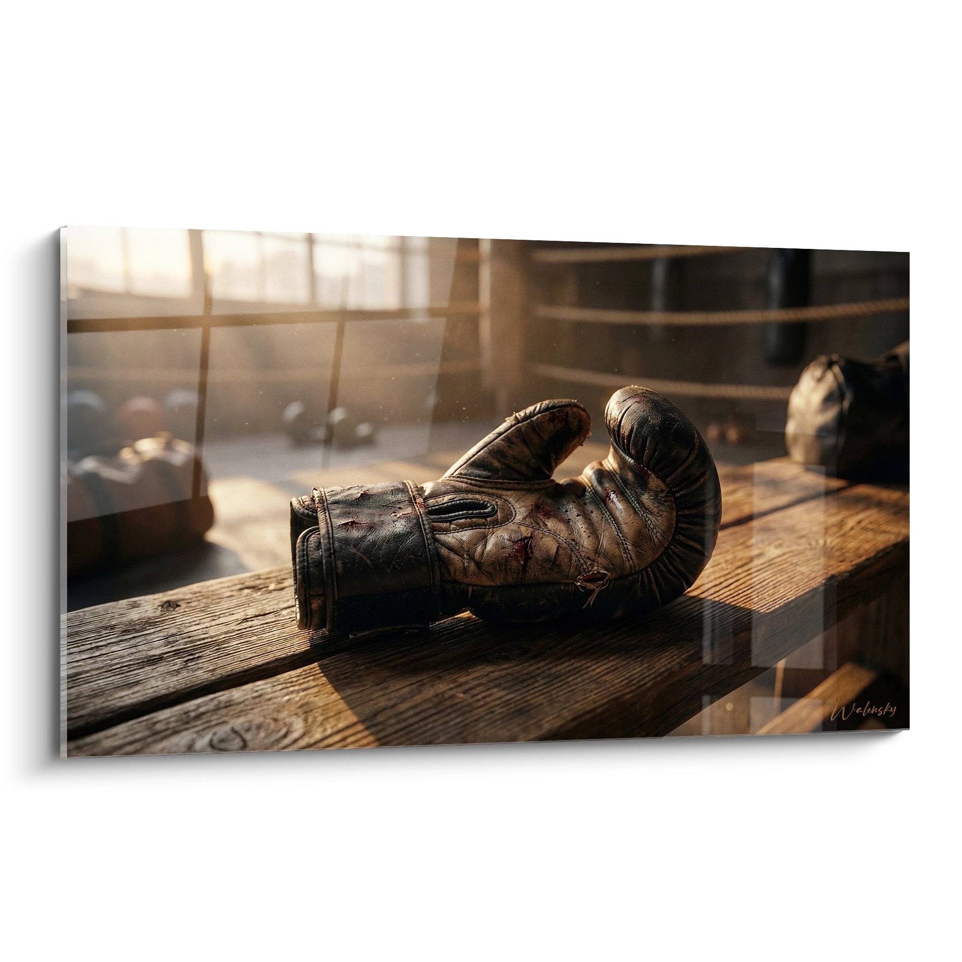 Tableau mural gants de boxe vintage posés sur bois dans lumière dorée - décoration MMA