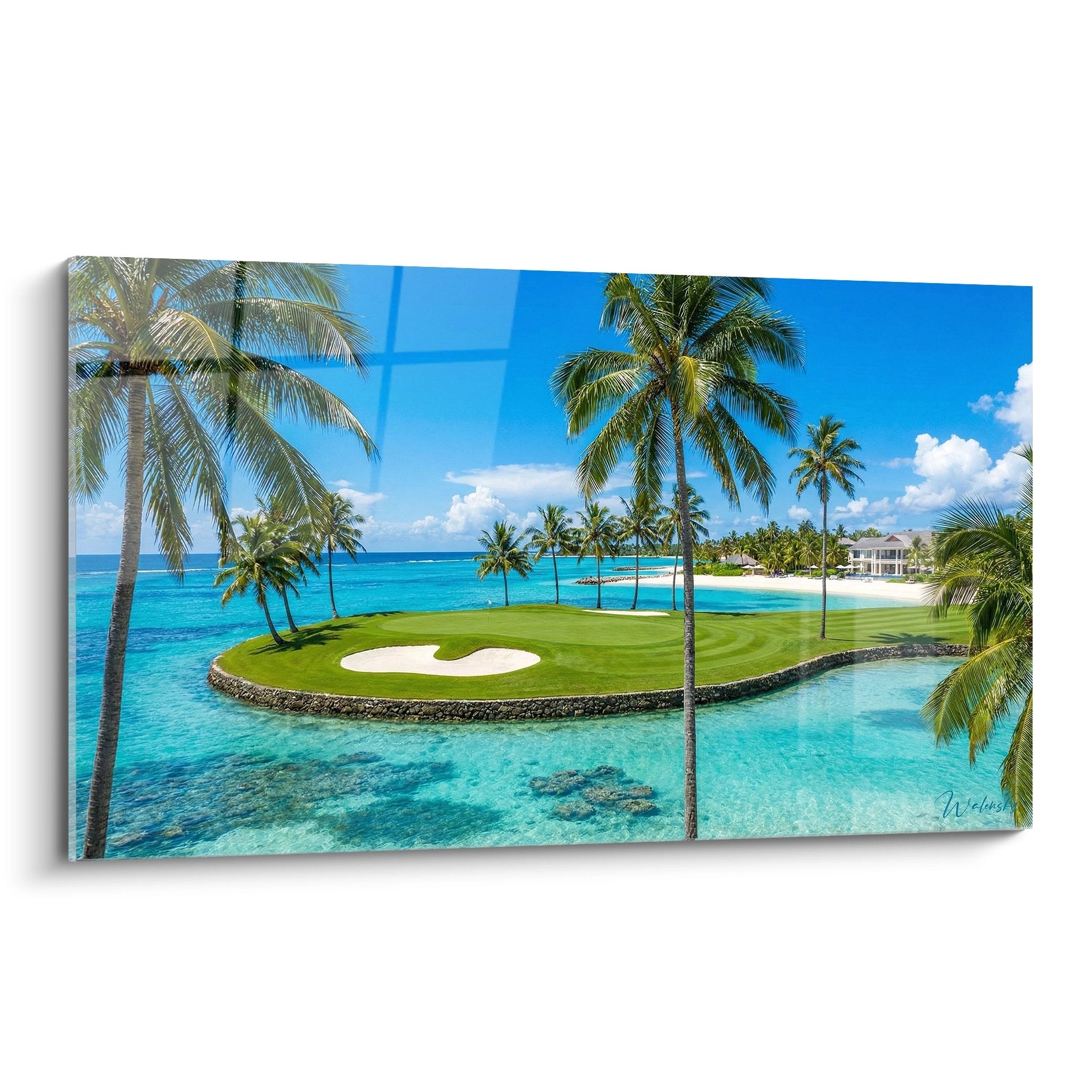 Tableau golf tropical avec green circulaire entoure d'eau turquoise et palmiers sous ciel bleu azur