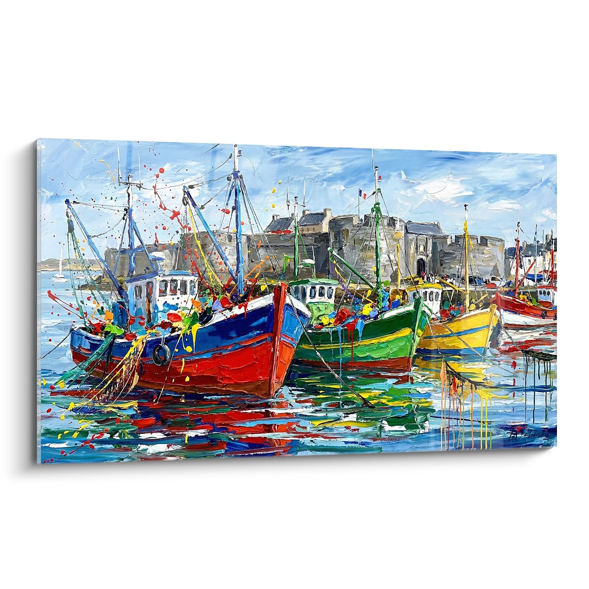Tableau coloré de bateaux de pêche dans un port breton avec reflets dans l'eau et maisons traditionnelles