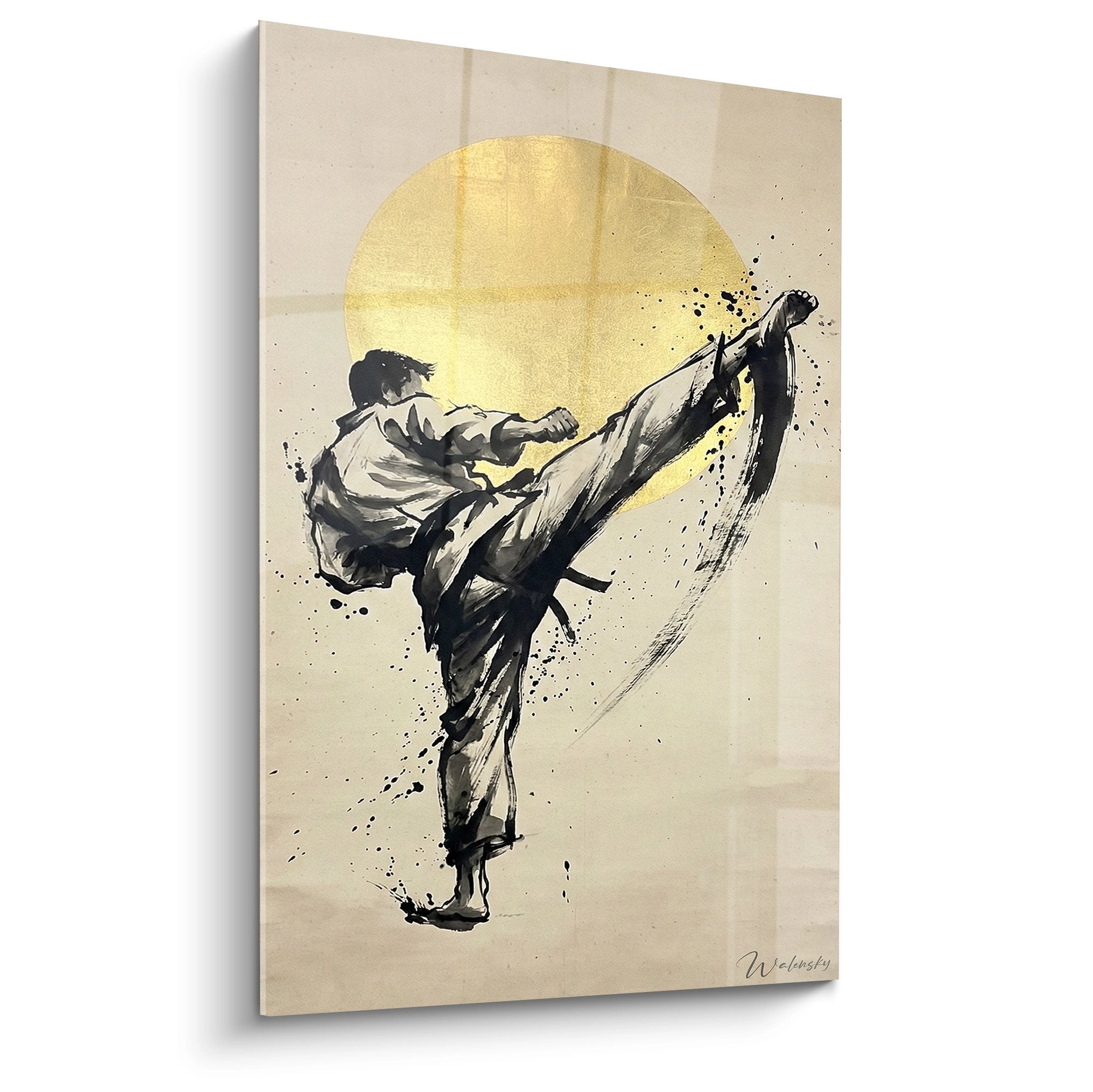 Tableau karaté représentant un karatéka en gi blanc exécutant un coup de pied haut devant un soleil doré sur fond beige