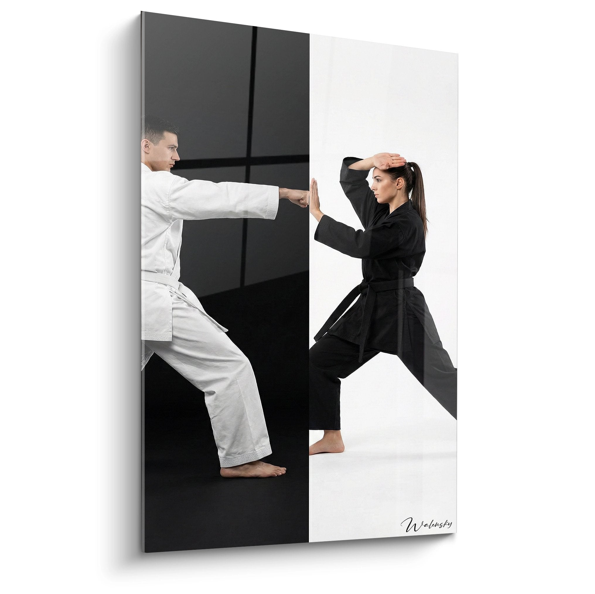 Tableau karaté yin yang avec deux pratiquants en gi noir et blanc face à face sur fond moderne minimaliste