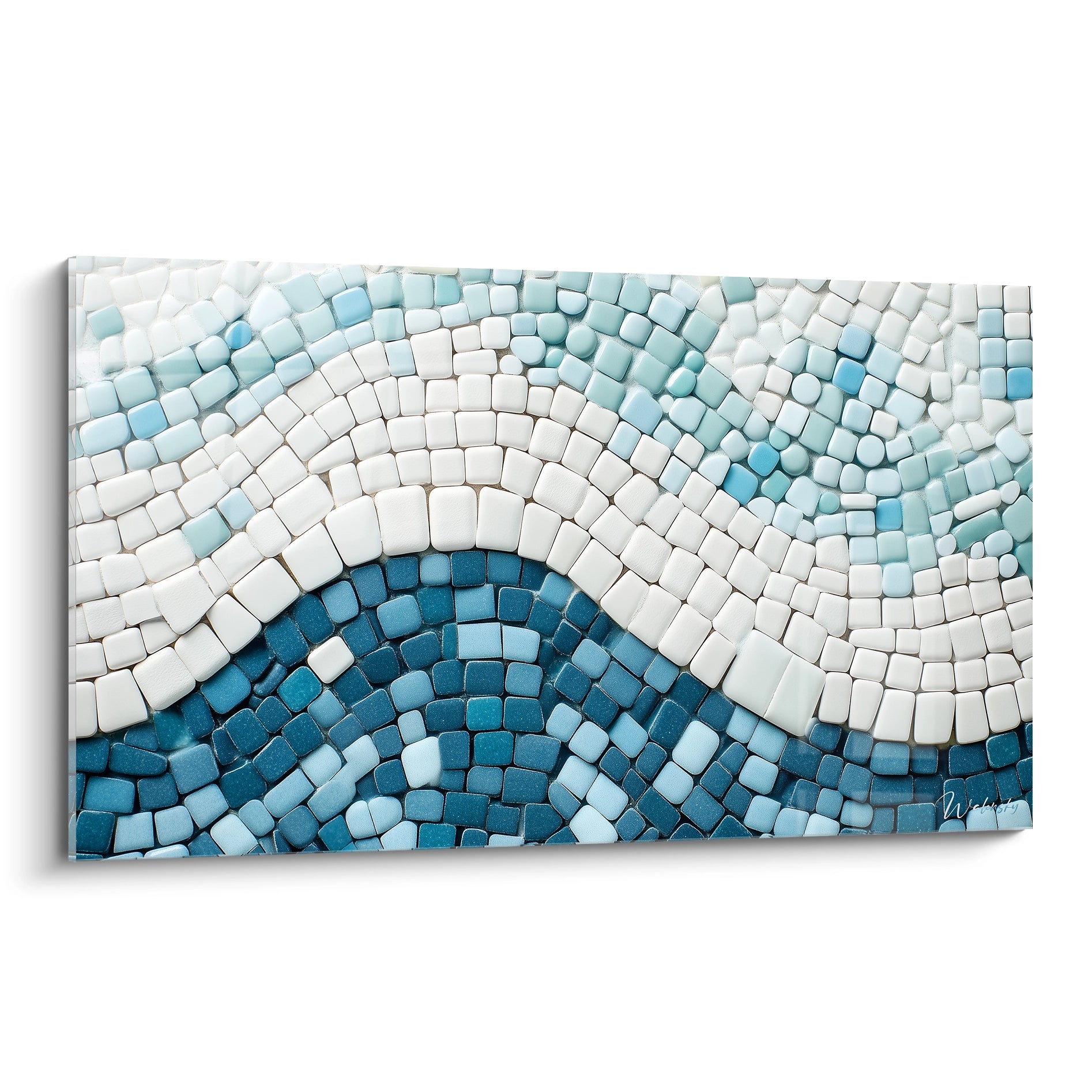 Un tableau mosaïque représentant des vagues ondulantes réalisées en tesselles carrées dans différentes nuances de bleu turquoise, bleu marine et blanc, créant un effet de mouvement fluide avec une texture en relief qui capte la lumière.
