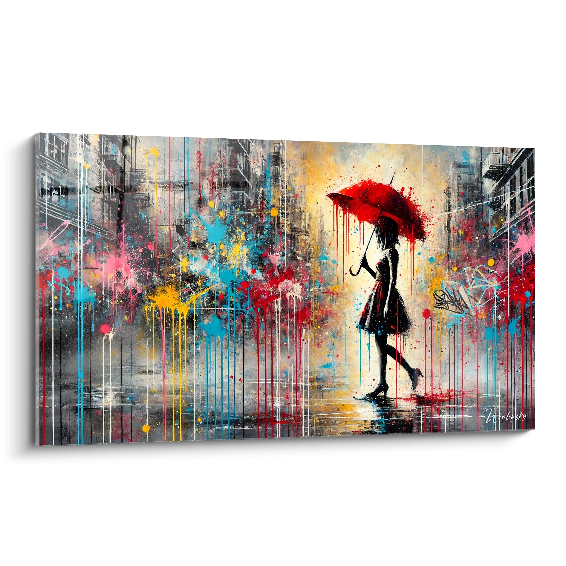 Tableau urbain coloré : silhouette féminine sous un parapluie rouge éclatant, éclaboussures de peinture multicolores, contraste entre gris des bâtiments et couleurs vives.