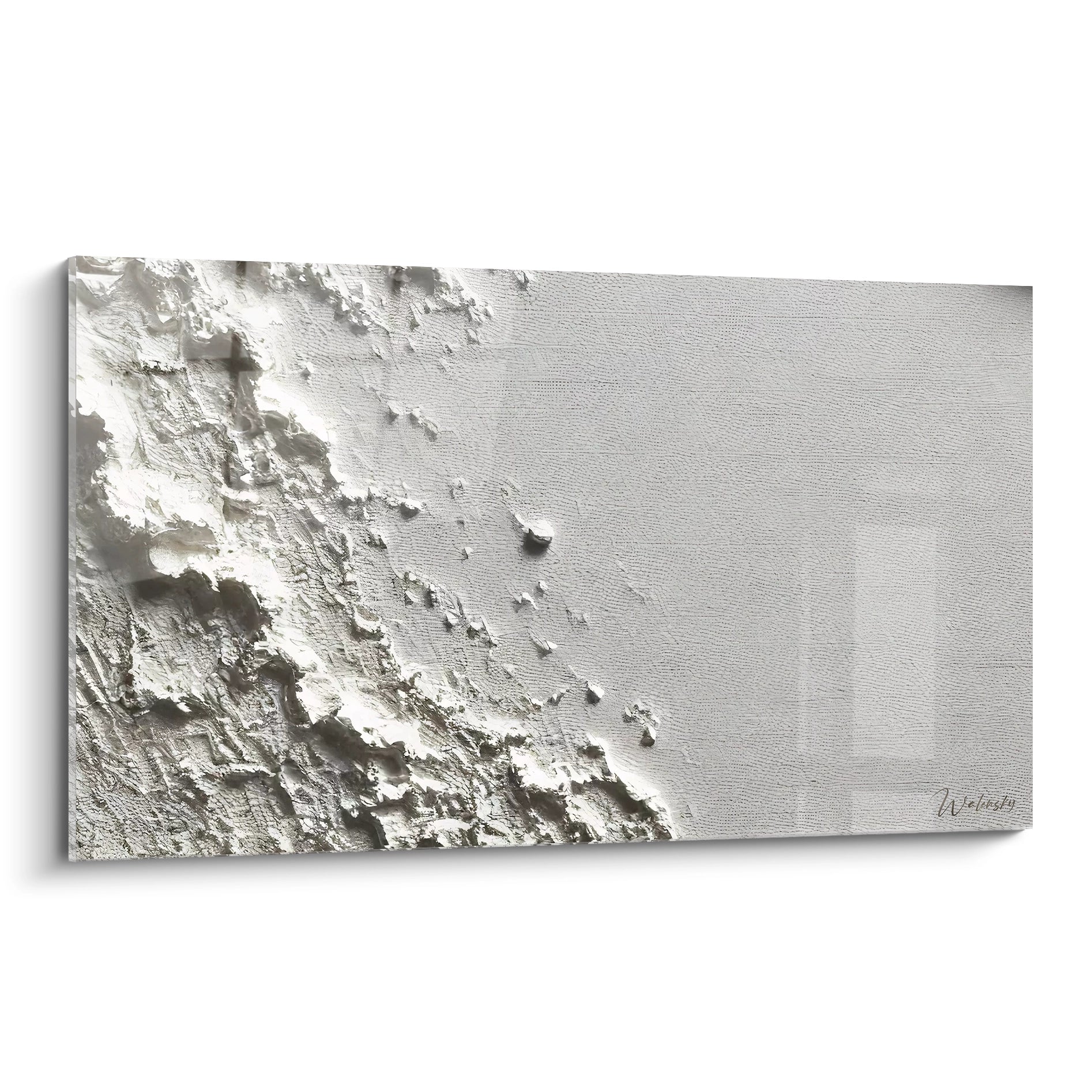 Tableau minimaliste 'Écume Silencieuse', vue de biais. Texture subtile en blanc cassé évoquant la pureté de l'eau et de la roche. Effet d'écume serein et apaisant."