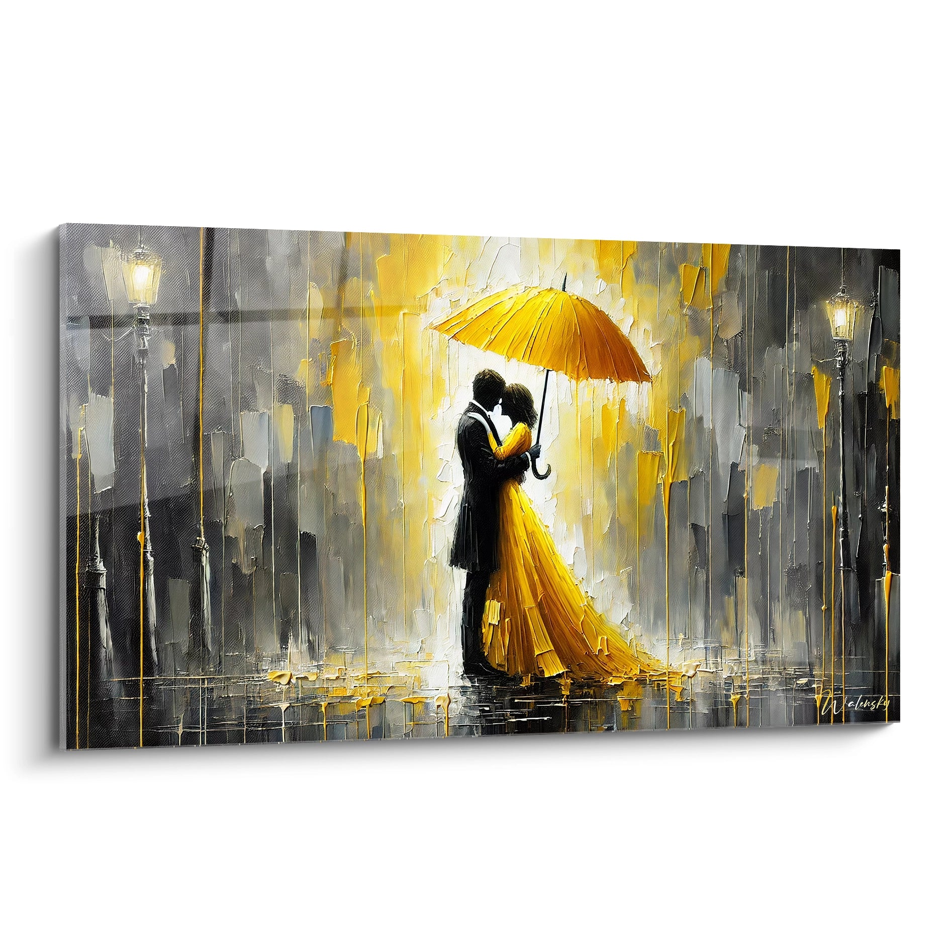 Sublime tableau romantique vu de biais, une scène magique sous un parapluie jaune qui illumine la grisaille et symbolise l'amour dans votre décoration contemporaine.

