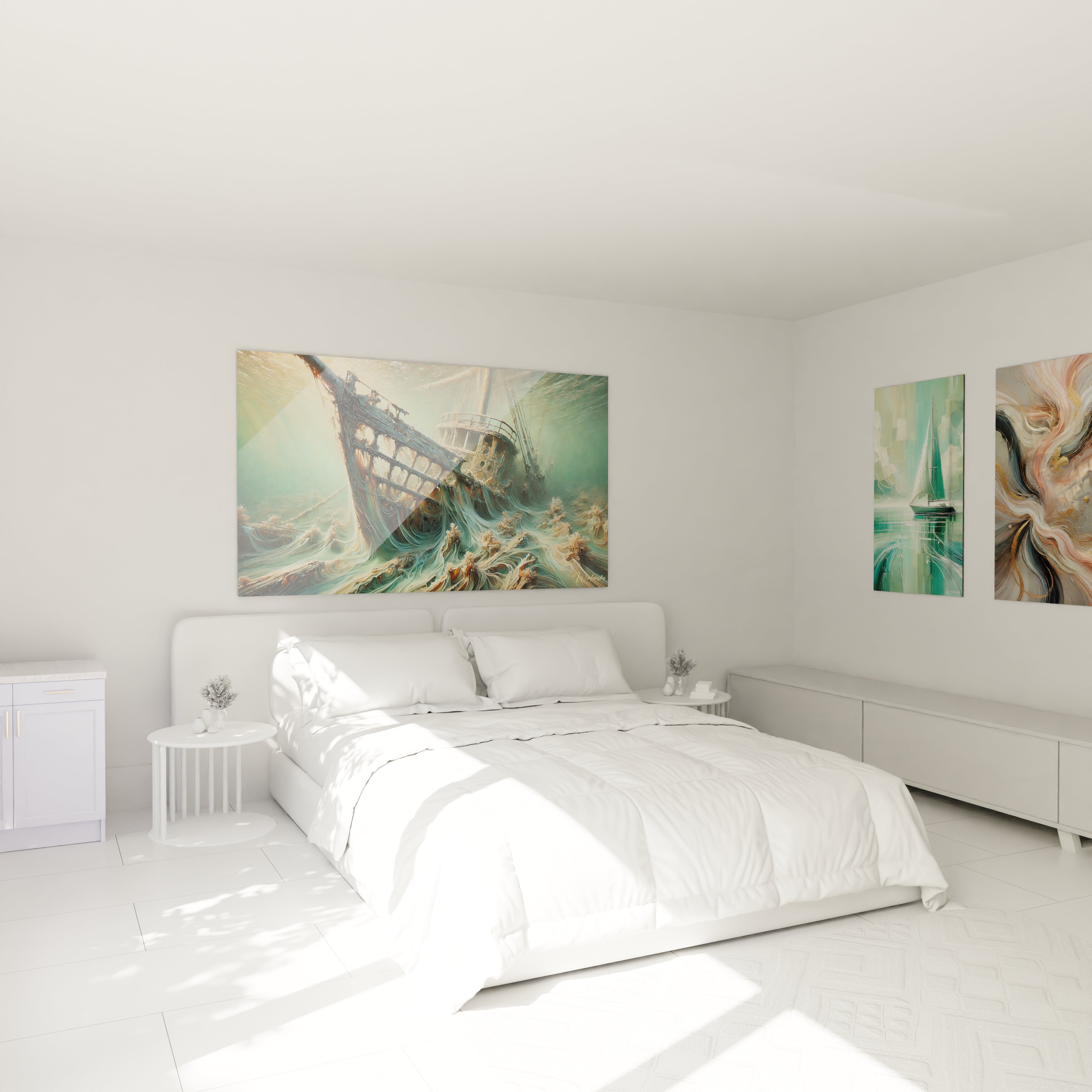 Dans cette chambre, le tableau accroché au-dessus du lit apporte une ambiance mystérieuse. La scène marine de l’épave engloutie, entourée de courants marins et de végétation, évoque la beauté de l’océan.