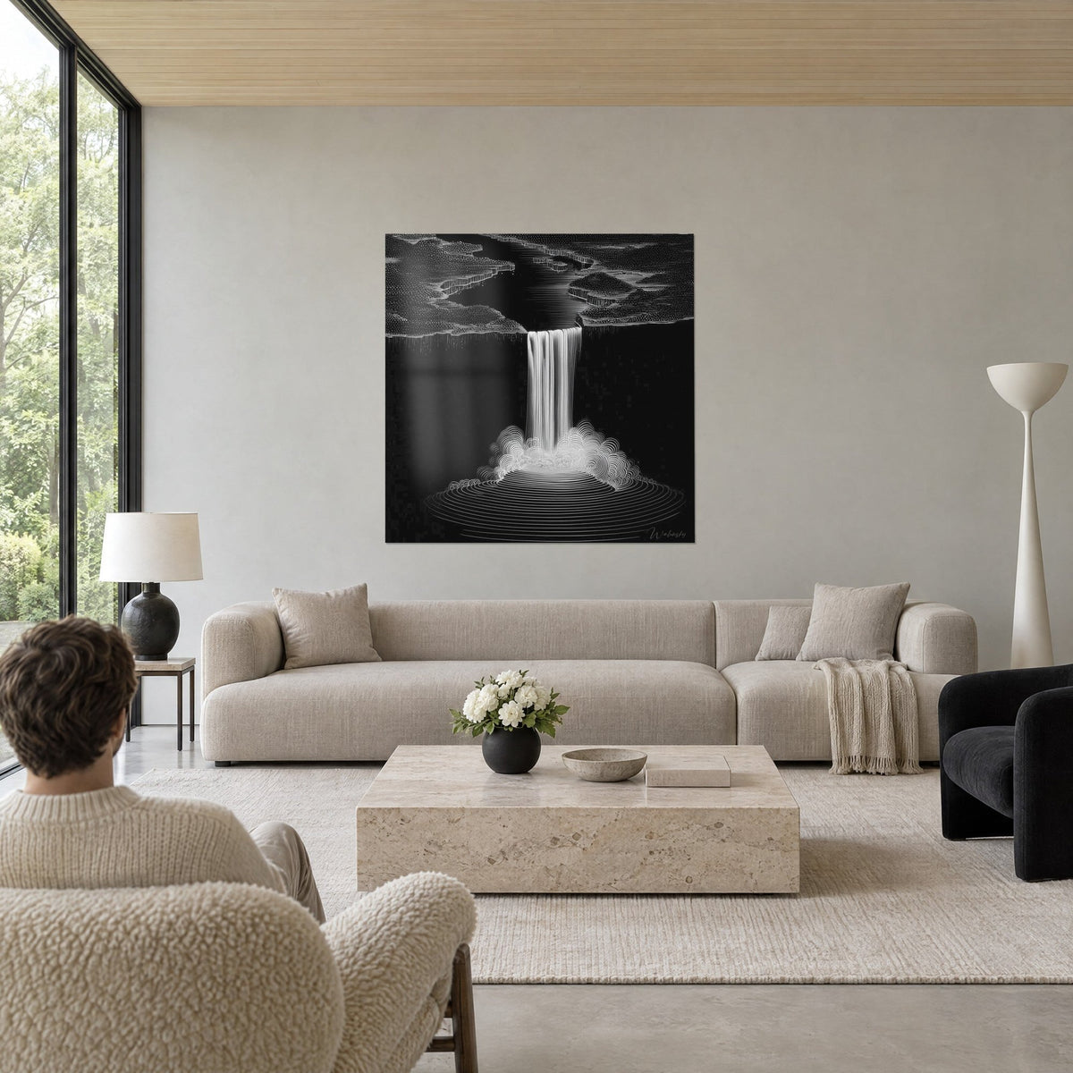 Tableau cascade stylisée en traits blancs sur fond noir, deux personnes de dos, au-dessus d'un canapé dans un salon lumineux