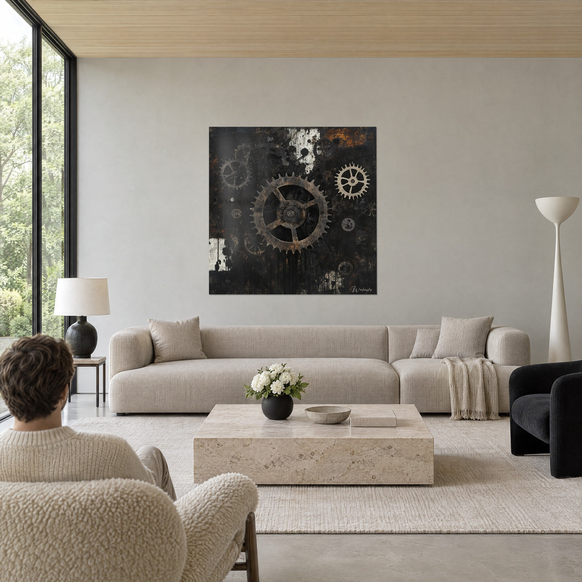 Gemälde rostige Zahnräder auf anthrazitfarbenem Hintergrund, weiße und ockerfarbene Lichtspritzer, über einem Sofa in einem hellen Wohnzimmer
