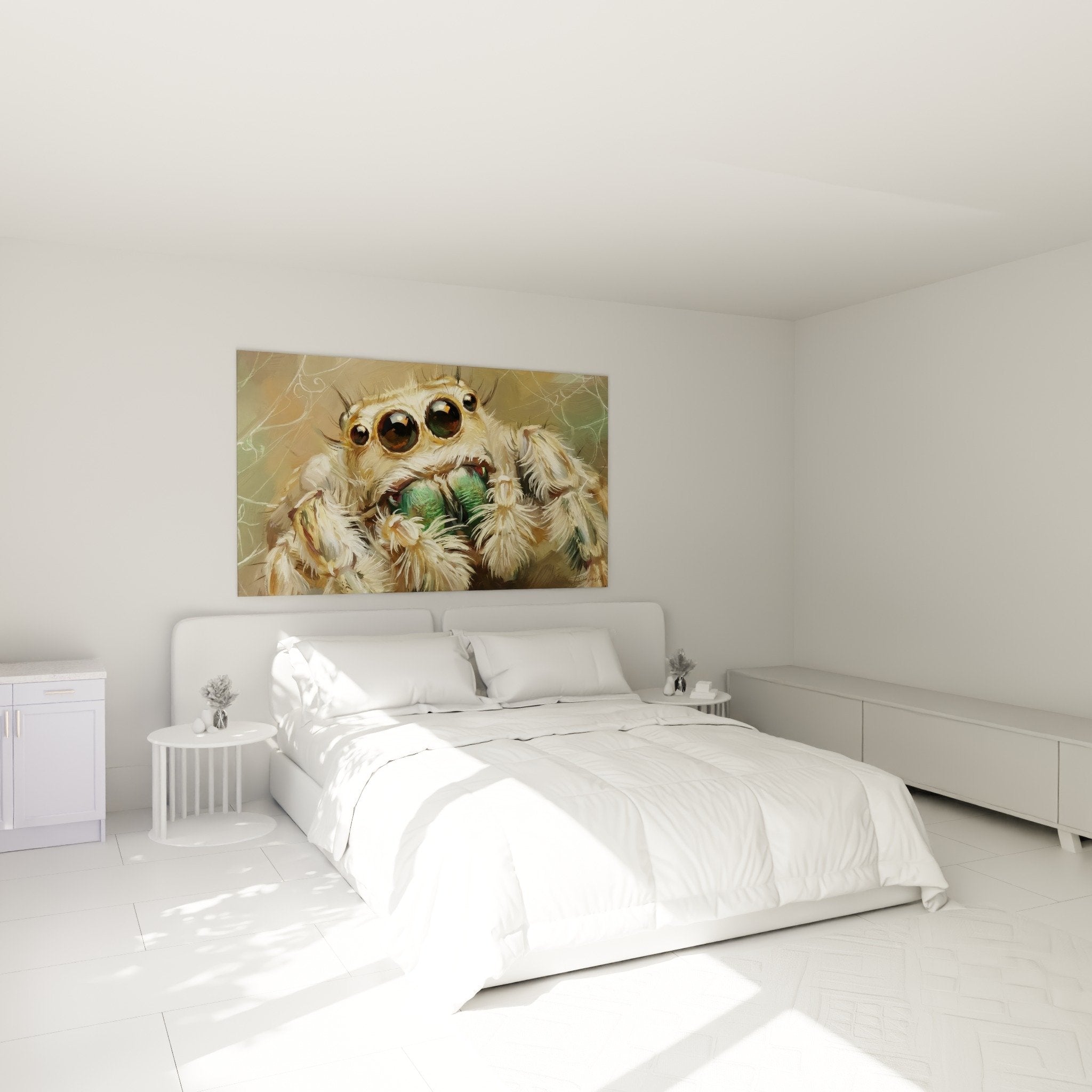 Springende Spinne mit goldenen Augen Kunstdruck in Schlafzimmer mit beigen Wänden und heller natürlicher Möblierung