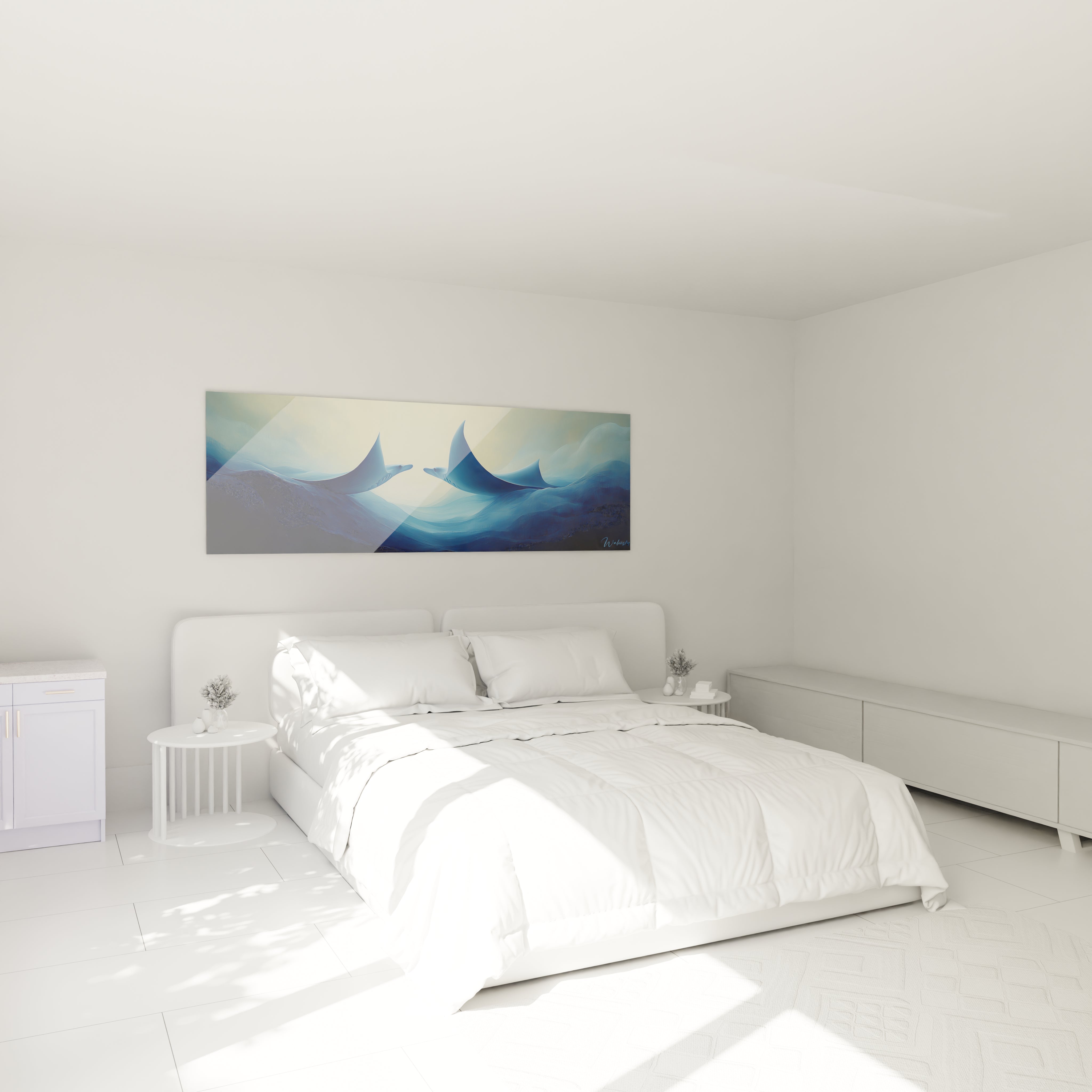 Tableau raie manta Walensky en bleu suspendu au-dessus d'un lit blanc dans une chambre lumineuse