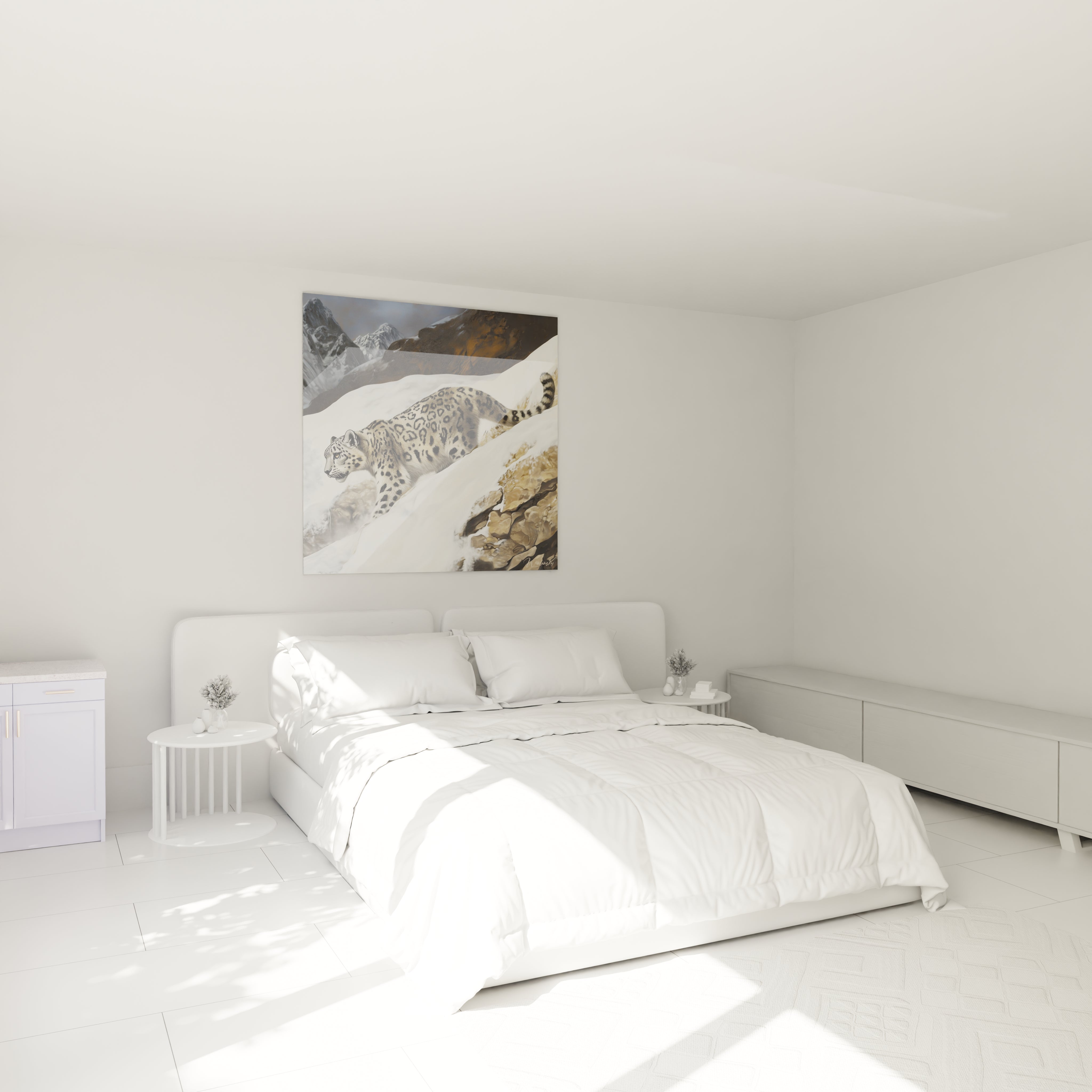 Tableau panthère des neiges Walensky accroché dans une chambre moderne avec lit blanc et lumière naturelle