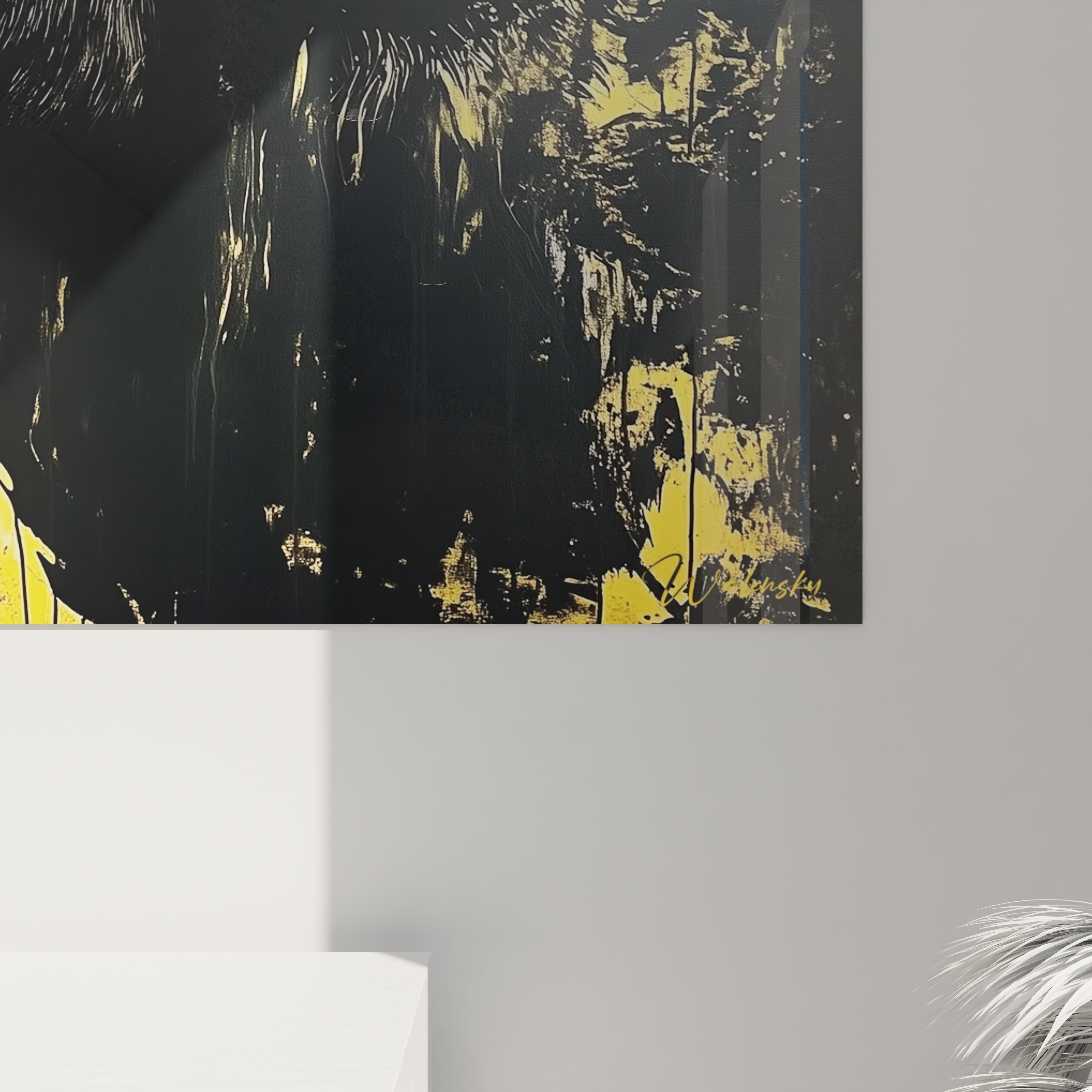 Tableau buffle Walensky noir et jaune avec motif artistique moderne accroché au mur gris