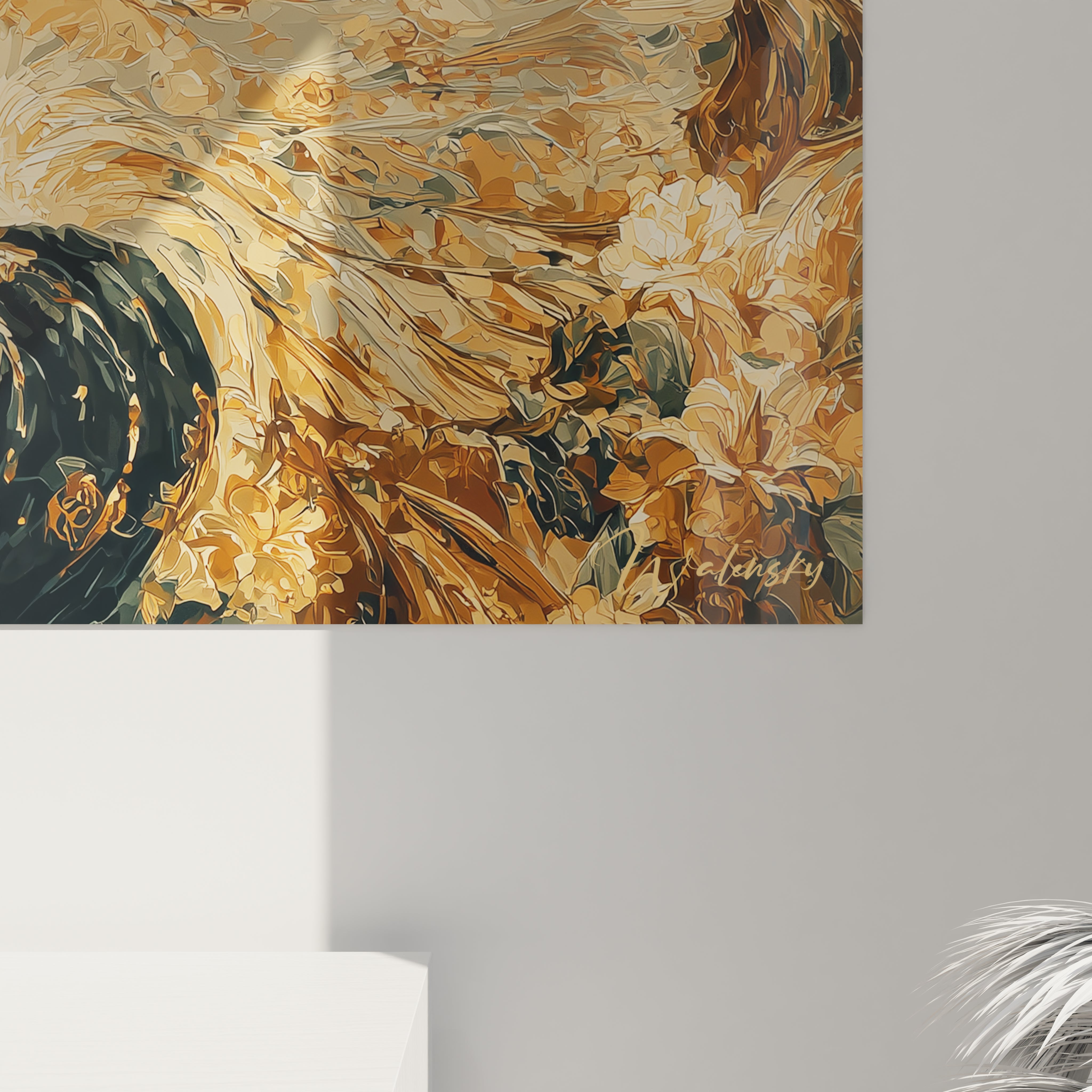tableau gothique femme Walensky peinture murale florale doree abstraite sur mur gris pour decor moderne