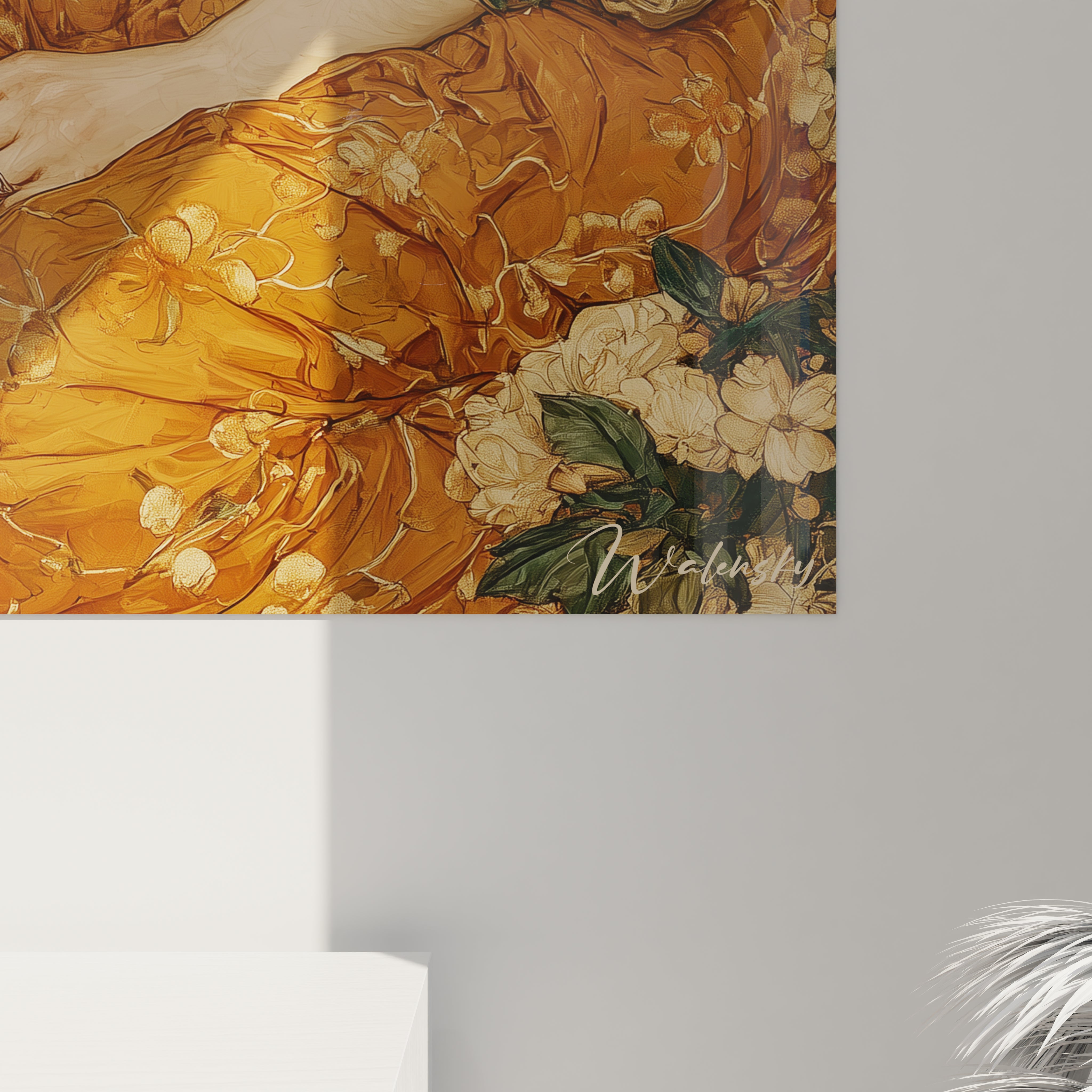 Tableau mural Walensky tableau art nouveau femme en robe dorée avec fleurs et motifs décoratifs