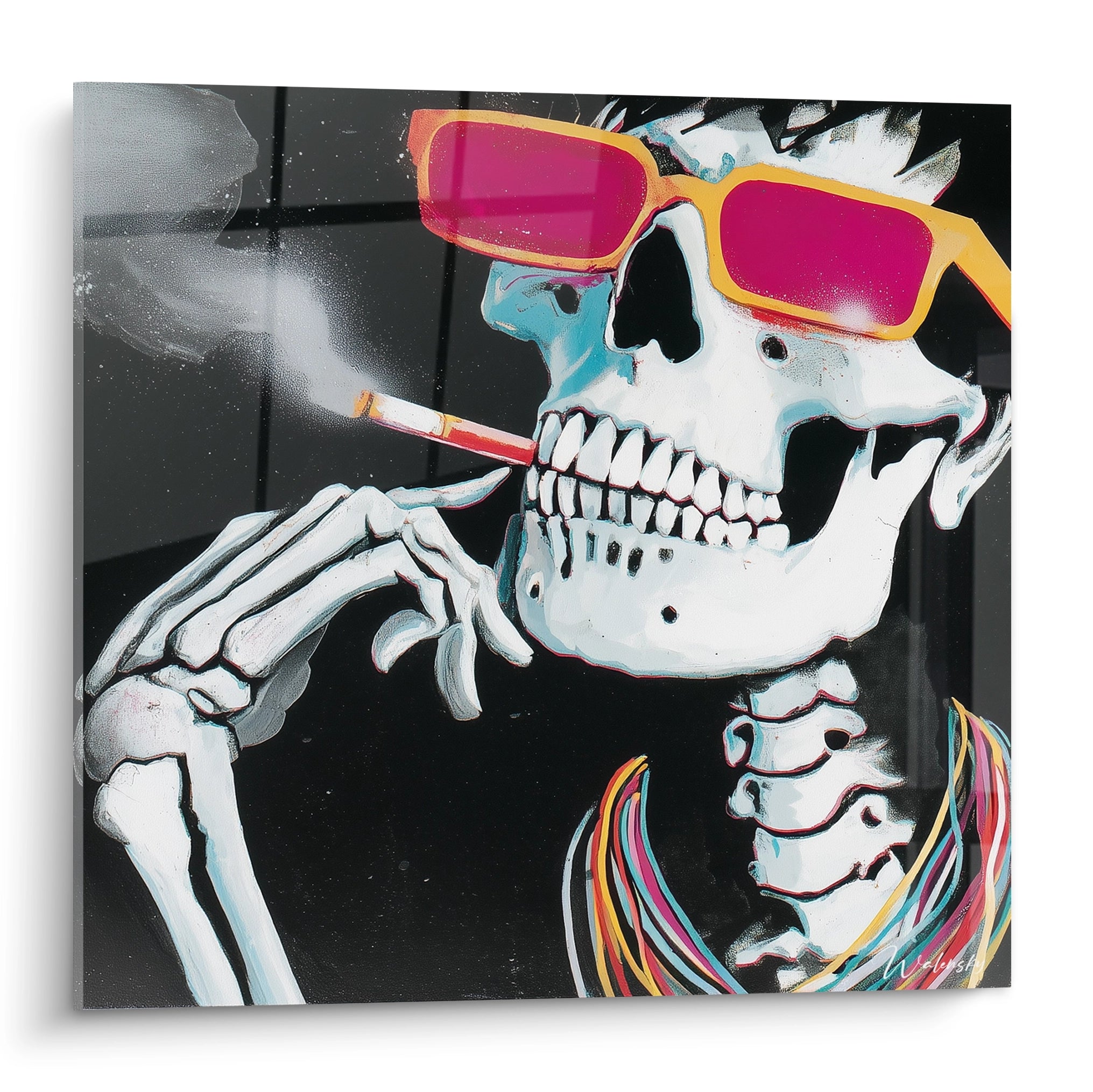 tableau crâne vanité moderne Walensky montrant un crâne en lunettes roses fumant une cigarette colorée sur fond noir brillant