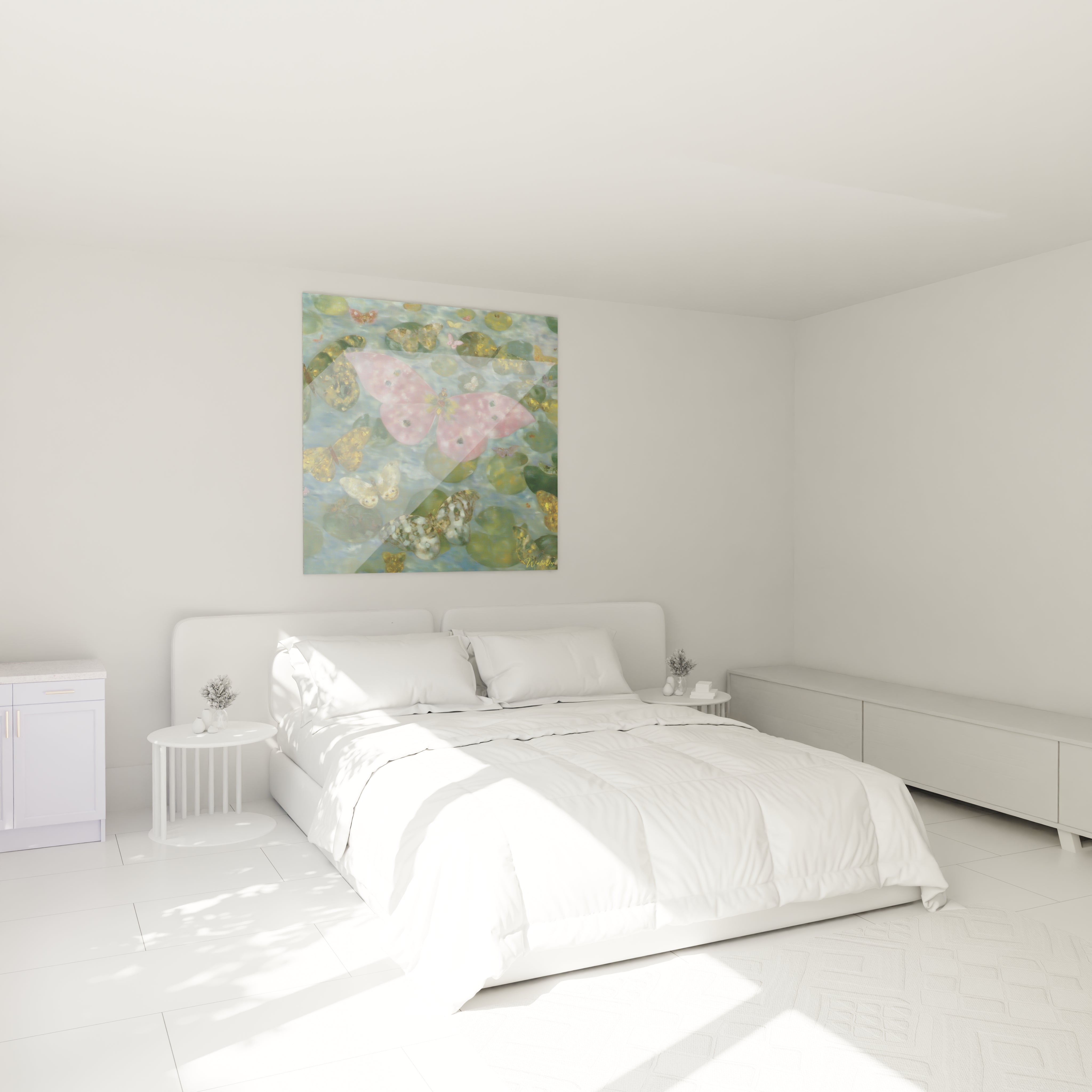 tableau papillon symboliste Walensky avec motifs roses et accents dorés accroché au dessus d un lit blanc minimaliste