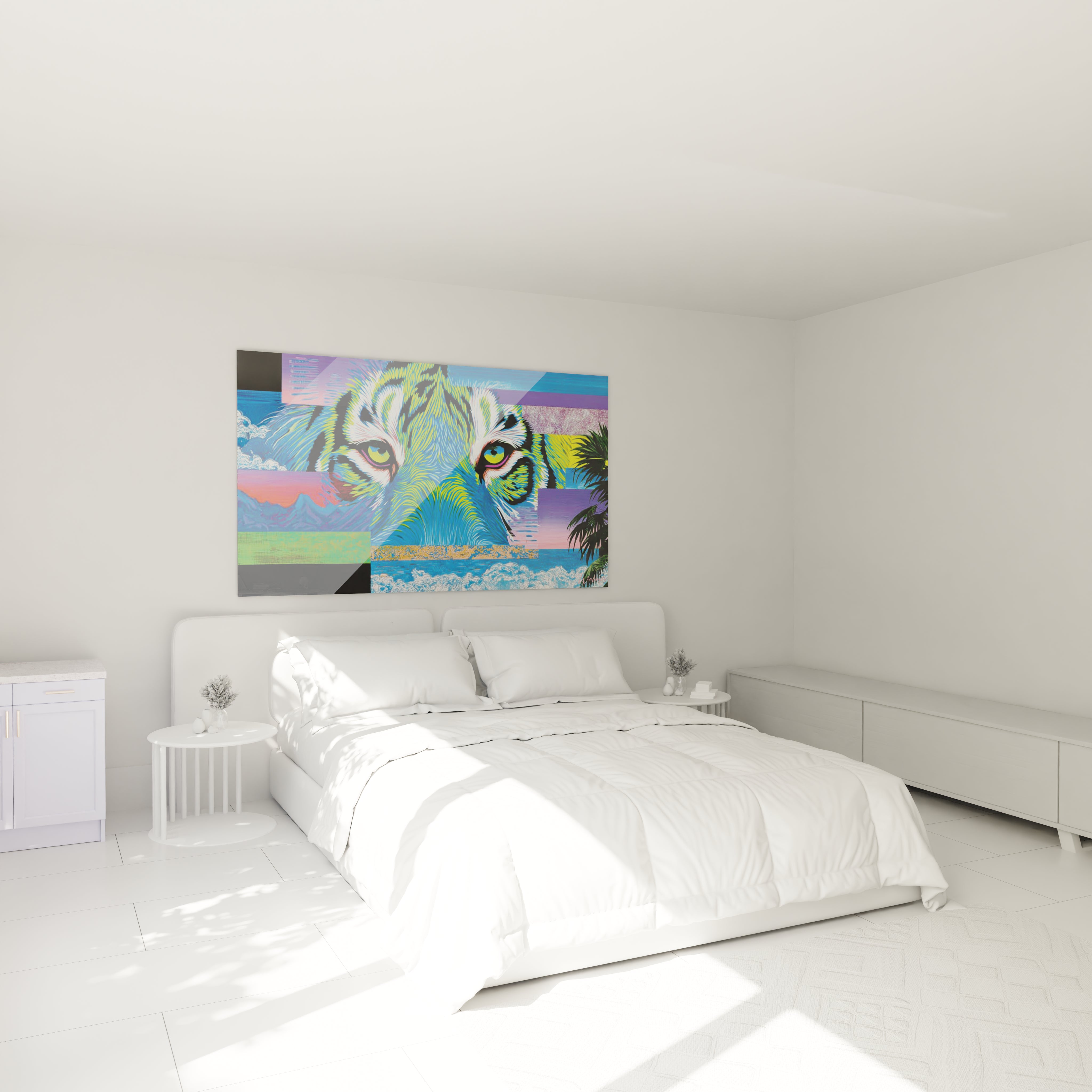 tableau tigre psychédélique Walensky accroché au dessus du lit blanc dans une chambre minimaliste et lumineuse
