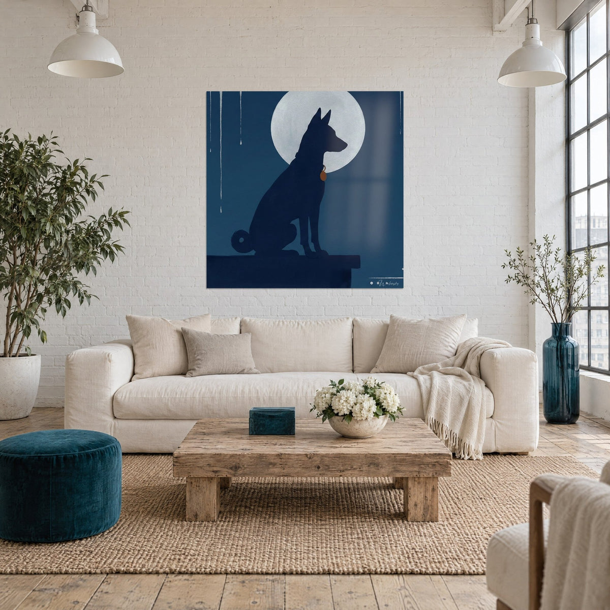 Tableau basenji en ombre bleu nuit, queue enroulée devant une lune argentée, coulures blanches, au-dessus d'un canapé dans un salon lumineux
