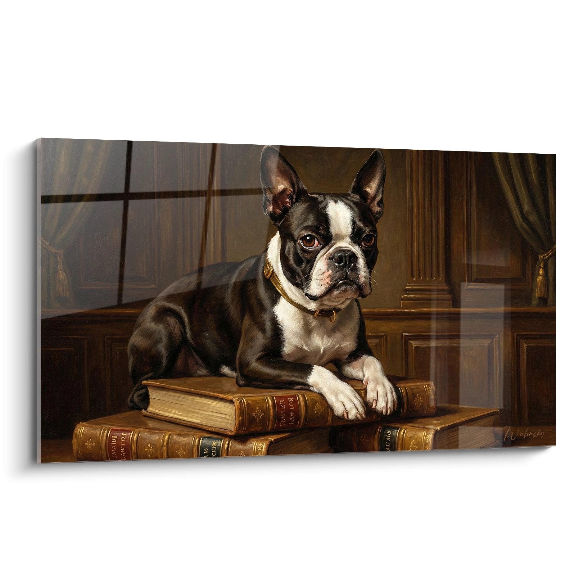 Boston Terrier noir et blanc pose sur pile de livres anciens dans interieur classique aux boiseries dorees