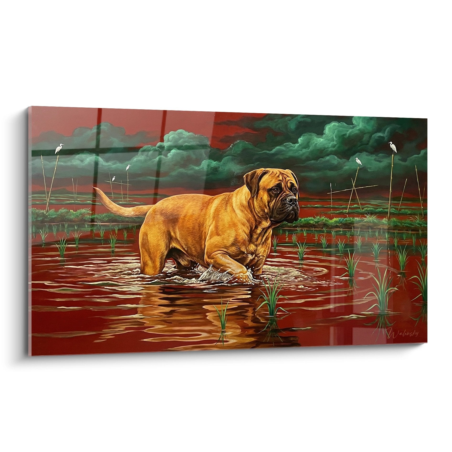 Bullmastiff fauve dans marécage aux reflets cuivrés avec nuages verts et échassiers blancs, tableau mural artistique