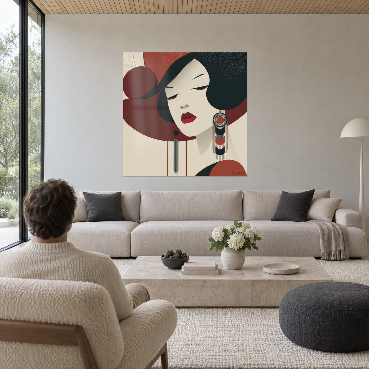 Obraz portret w stylu Art Deco z czerwonymi ustami, ceglastym kapeluszem i czarnymi włosami, nad sofą w jasnym salonie