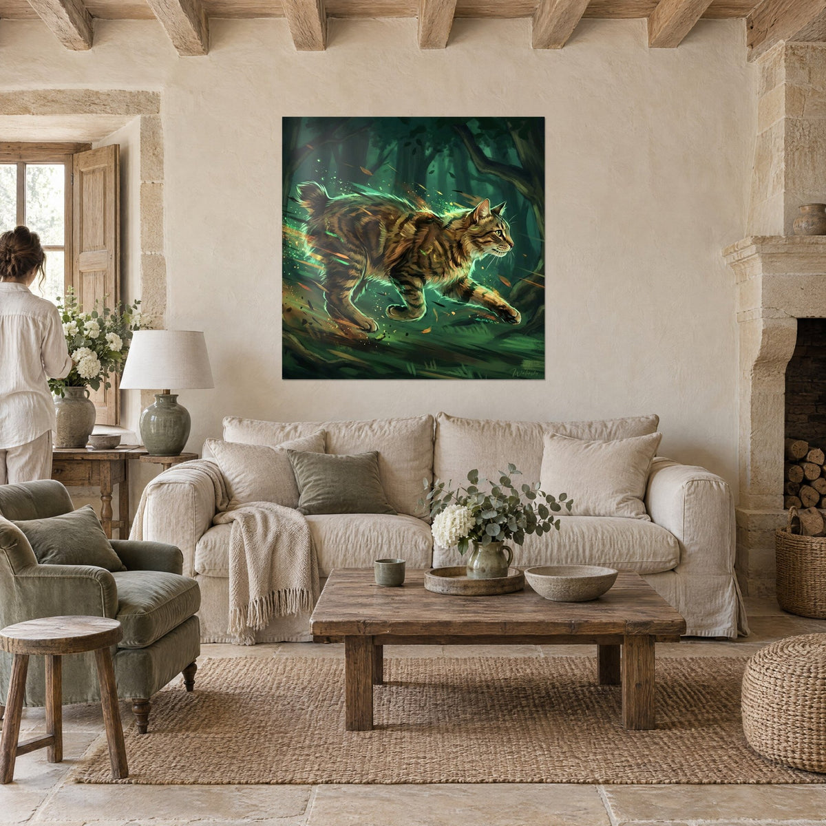 Gemälde eines springenden Tigerkatzen, braun gestreiftes Fell und grüner Schimmer, dunkler Wald, über einem Sofa in einem hellen Wohnzimmer