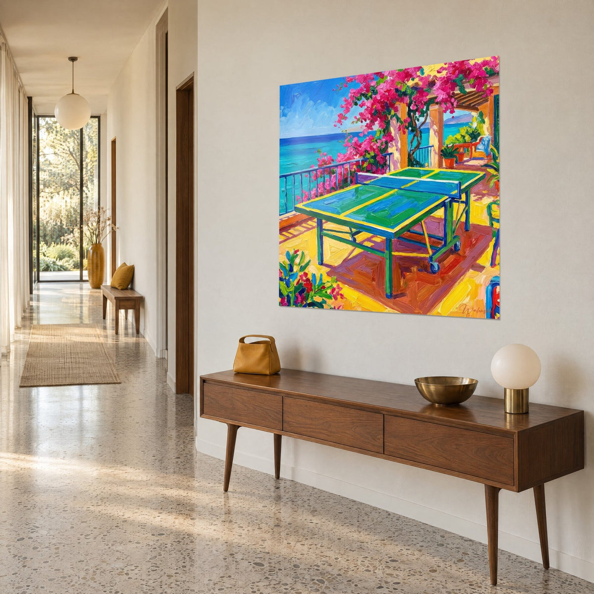 Tableau terrasse méditerranéenne peinte en jaune et orange, filet bleu tendu, balustrade sur la mer, accroché dans un couloir clair